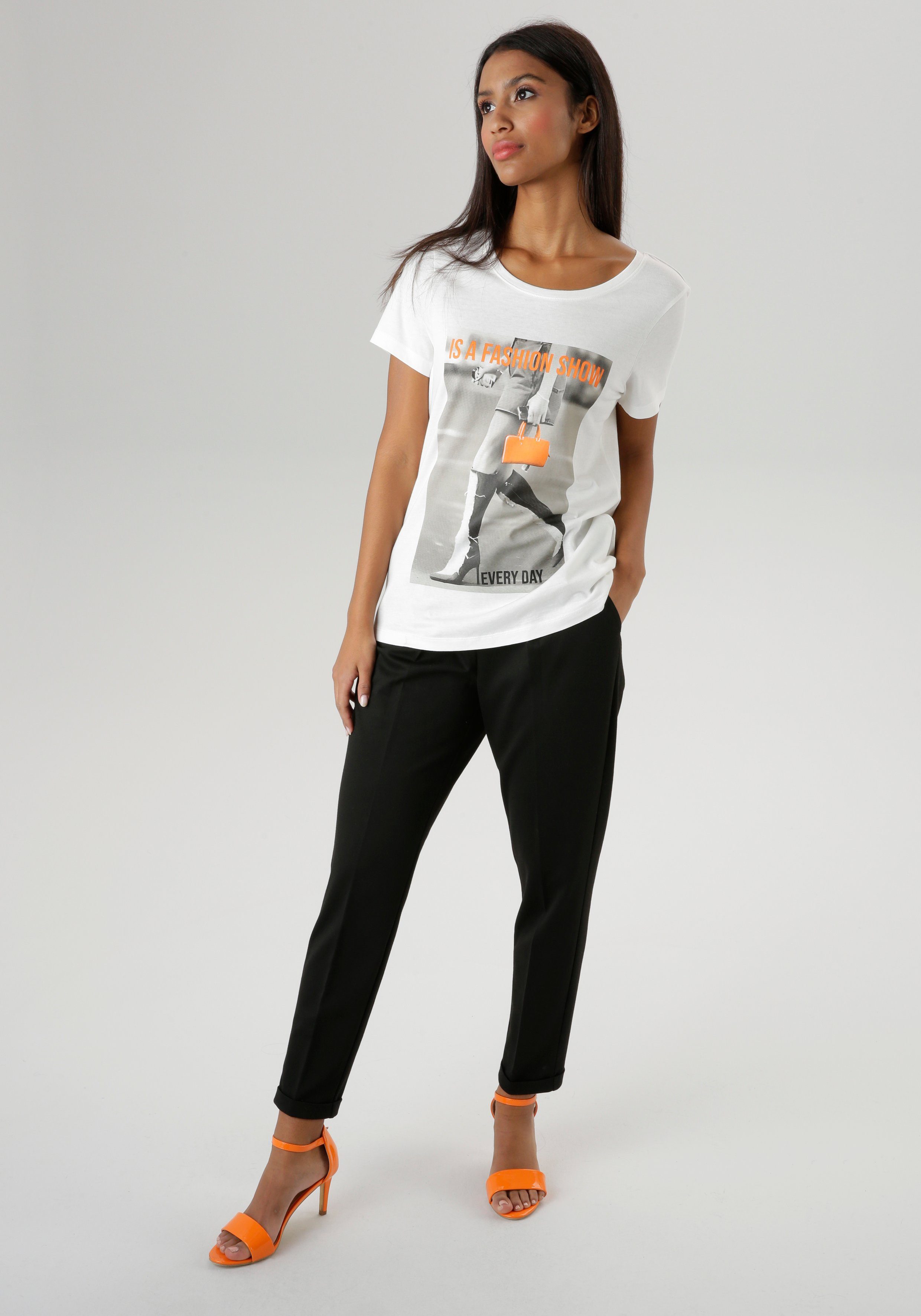 Aniston SELECTED T-shirt met modieuze print "every day is a fashion show" nieuwe collectie