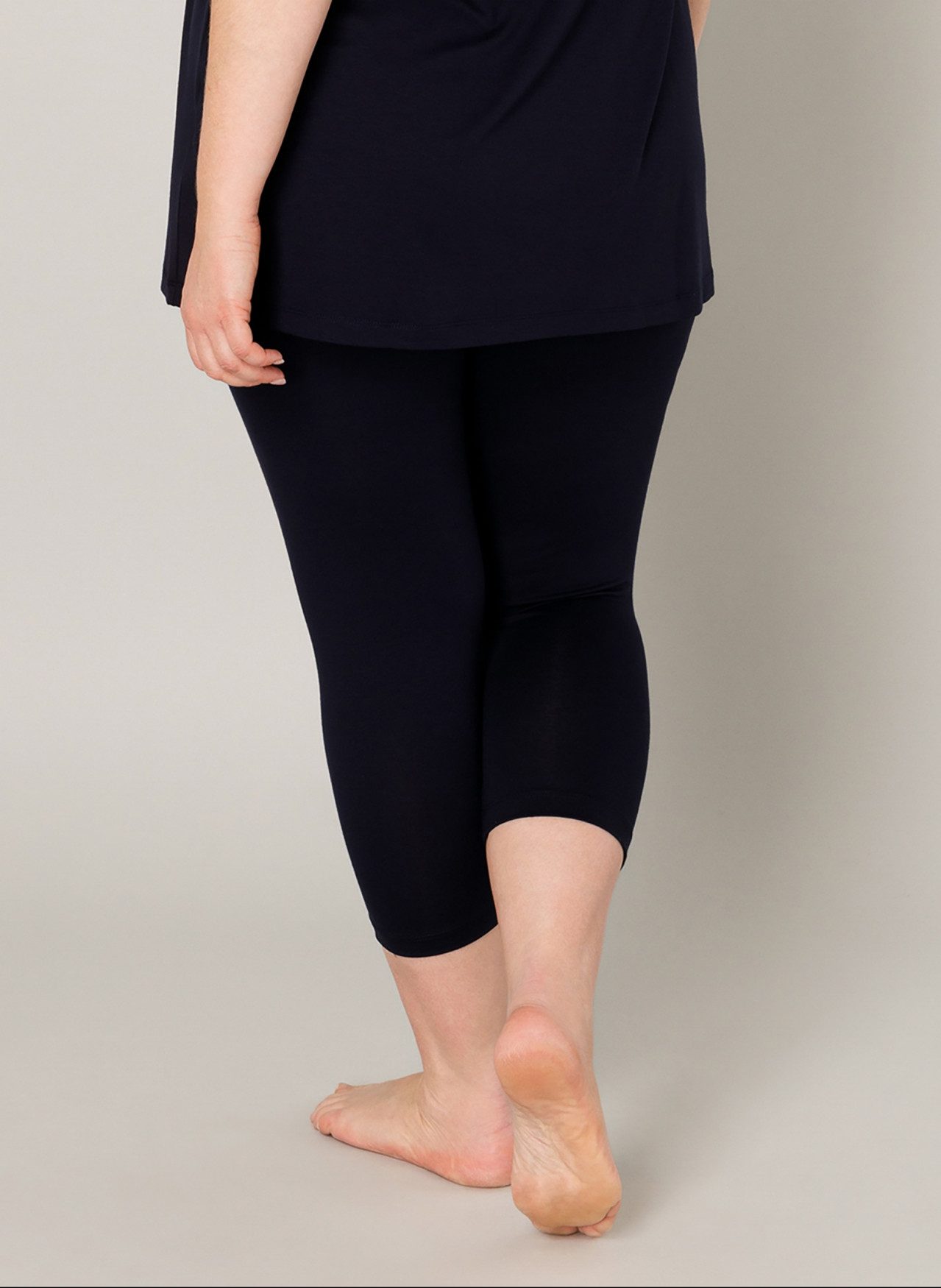 Base Level Curvy Caprilegging AUDREY