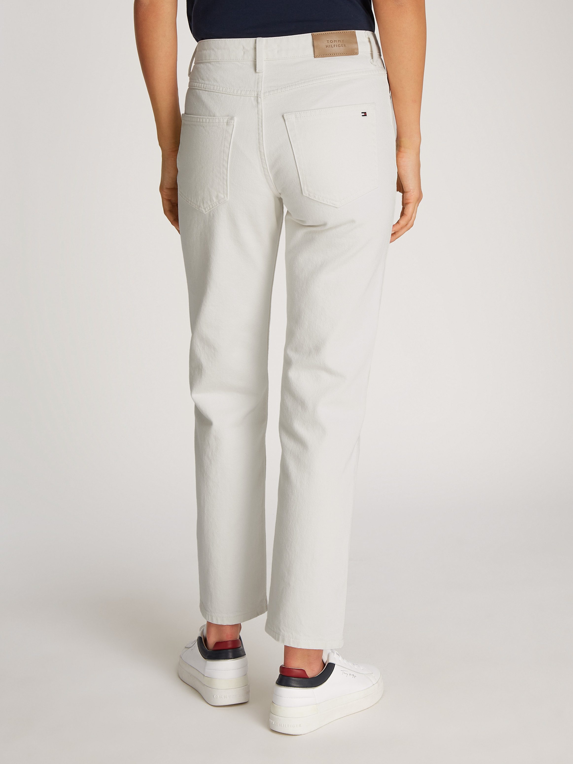 Tommy Hilfiger Straight jeans CLASSIC STRAIGHT RW ECRU met logo-badge, in enkel-lengte