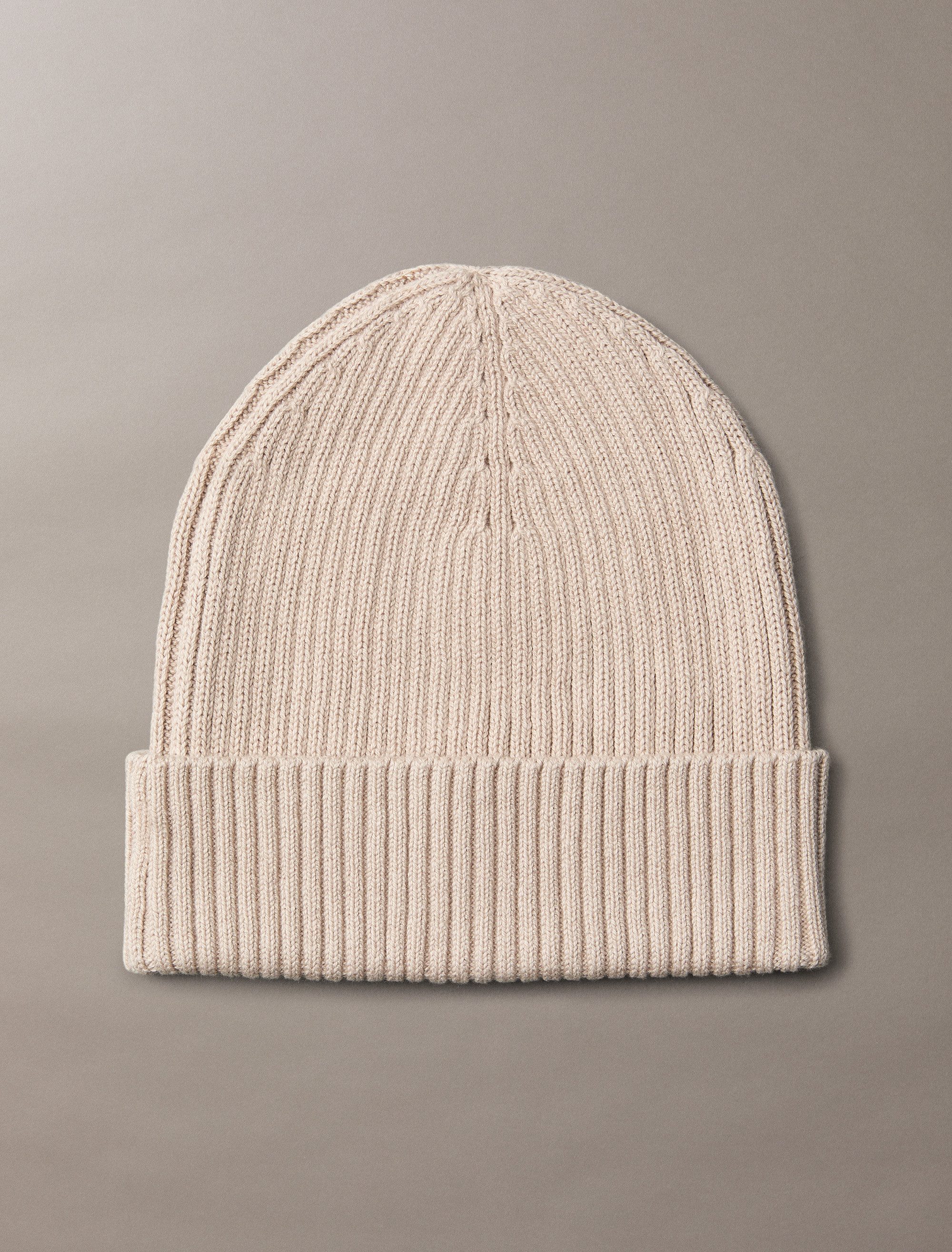 Calvin Klein Gebreide muts PATCH CHUNKY RIB COTTON BEANIE