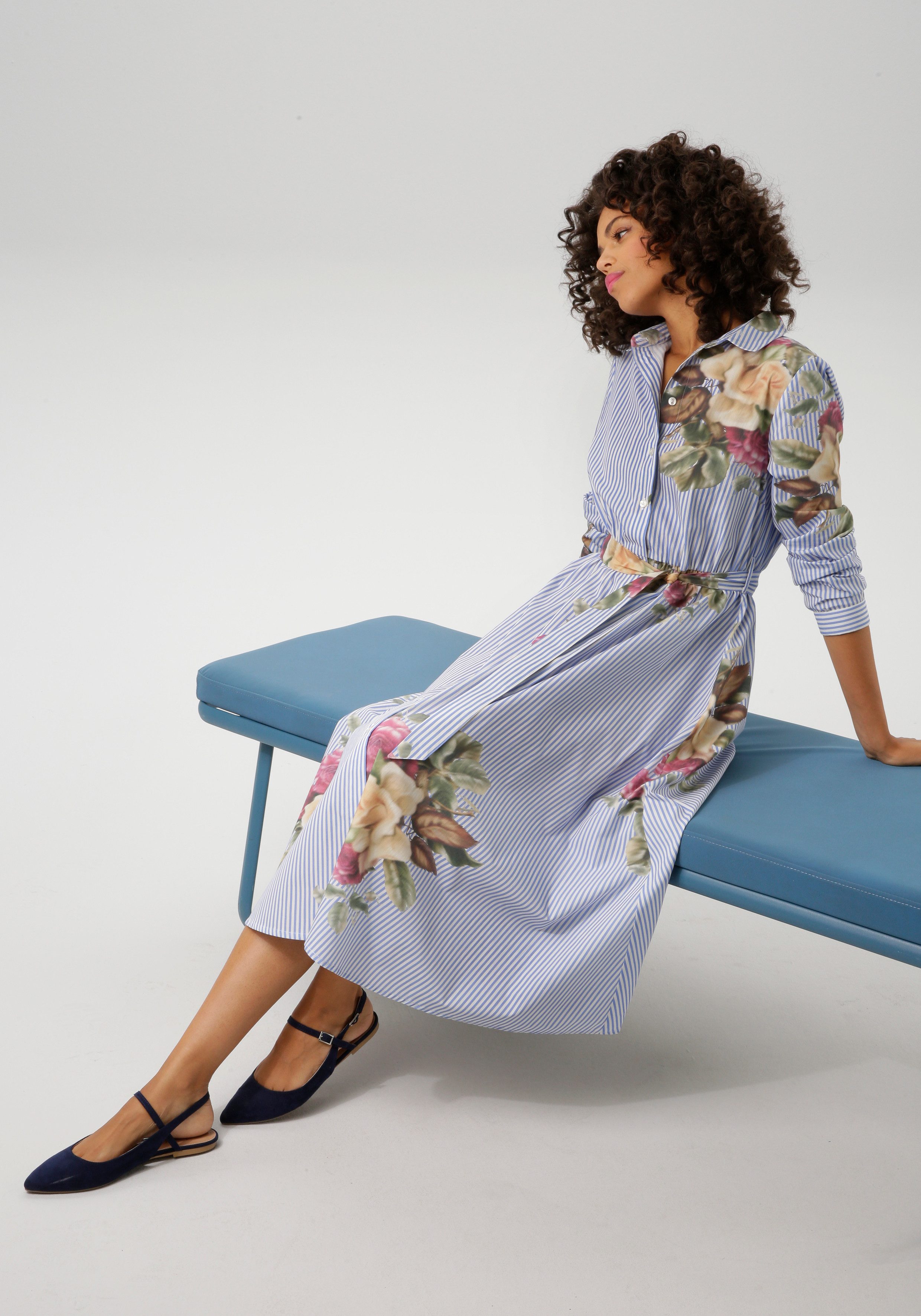 Aniston CASUAL Blousejurk met rozen op gestreepte achtergrond - nieuwe collectie