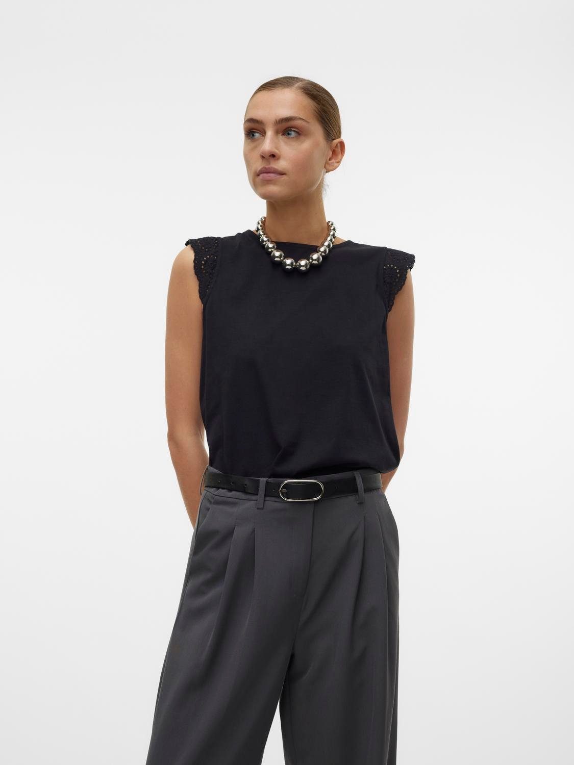 Vero Moda Regular fit T-shirt met broderie anglaise model 'EMIlY'