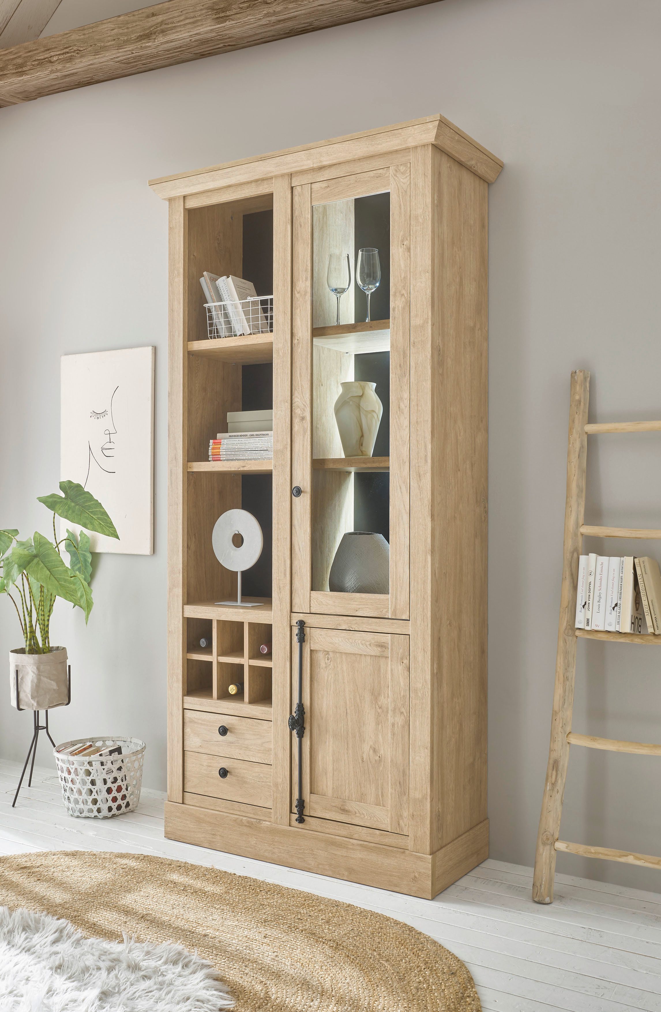 Home affaire Vitrinekast Cornwall, hoge kast in landelijke stijl, glasvitrine, eiken decor Metalen handgrepen, 105 cm breed, veel opbergruimte, in twee maten beschikbaar (1 stuk)