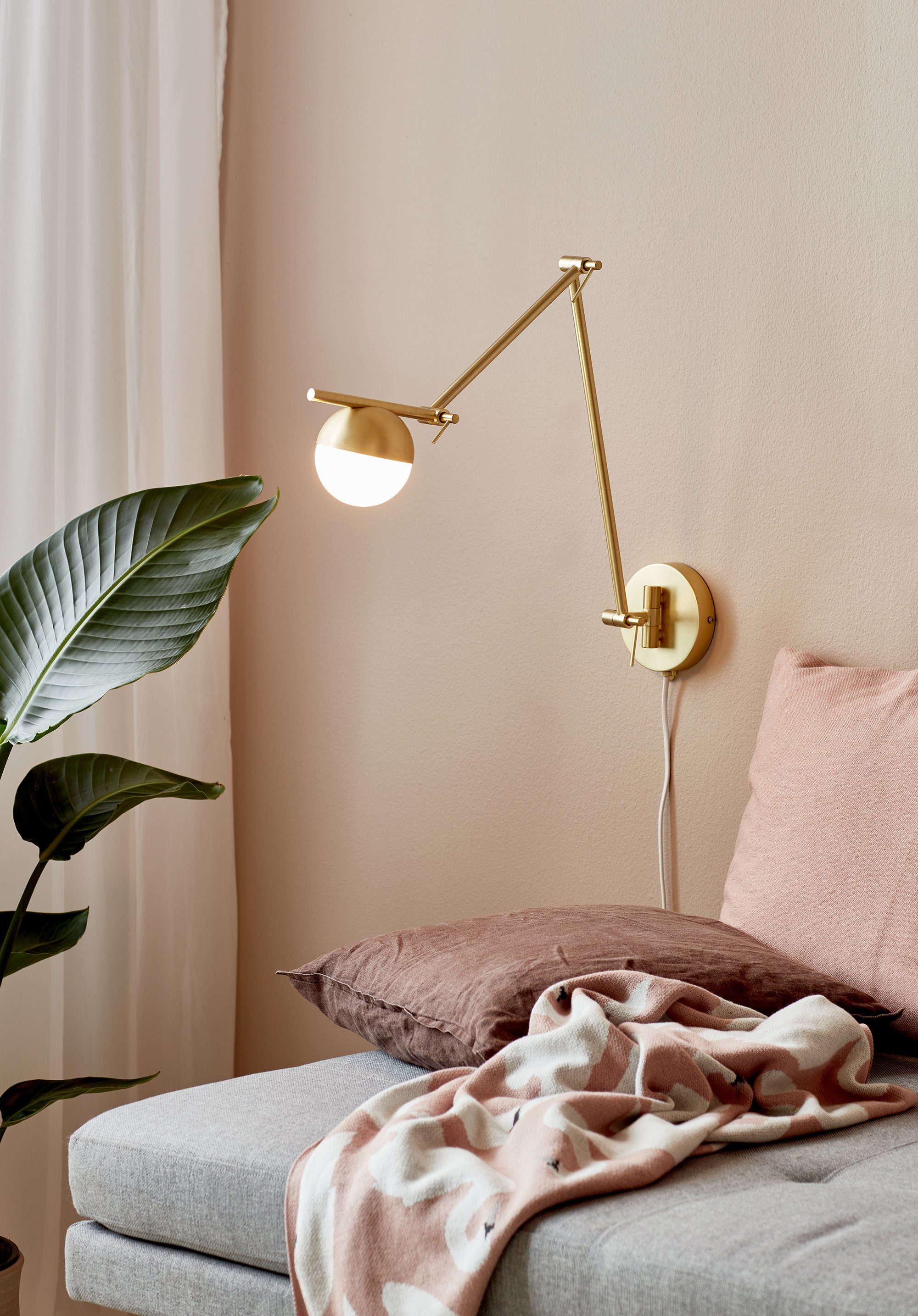 Nordlux Wandlamp CONTINA Textiel kabel, met de mond geblazen opaal glas