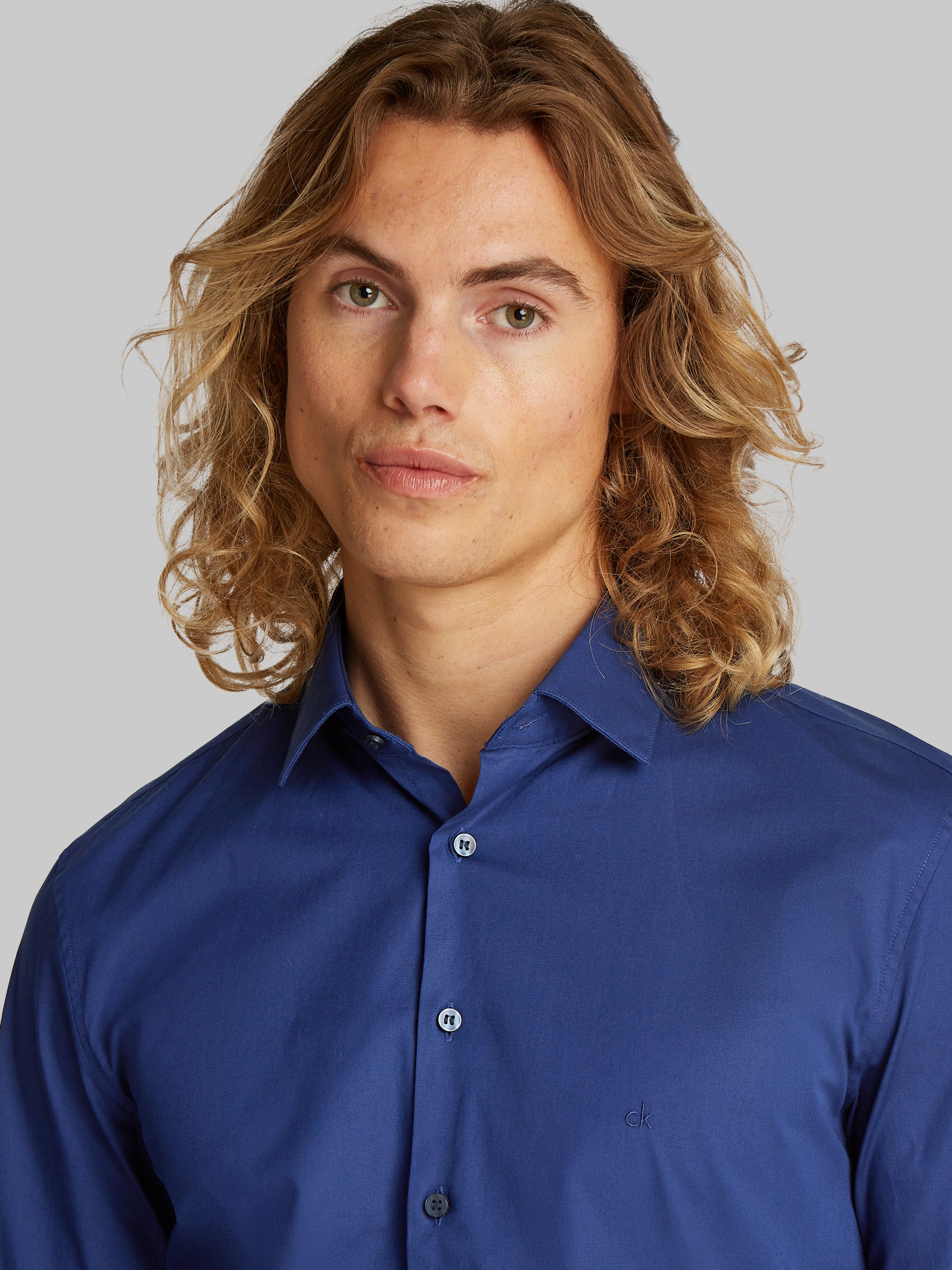 Calvin Klein Businessoverhemd POPLIN STRETCH SLIM SHIRT met kent-kraag, logoprint op borsthoogte