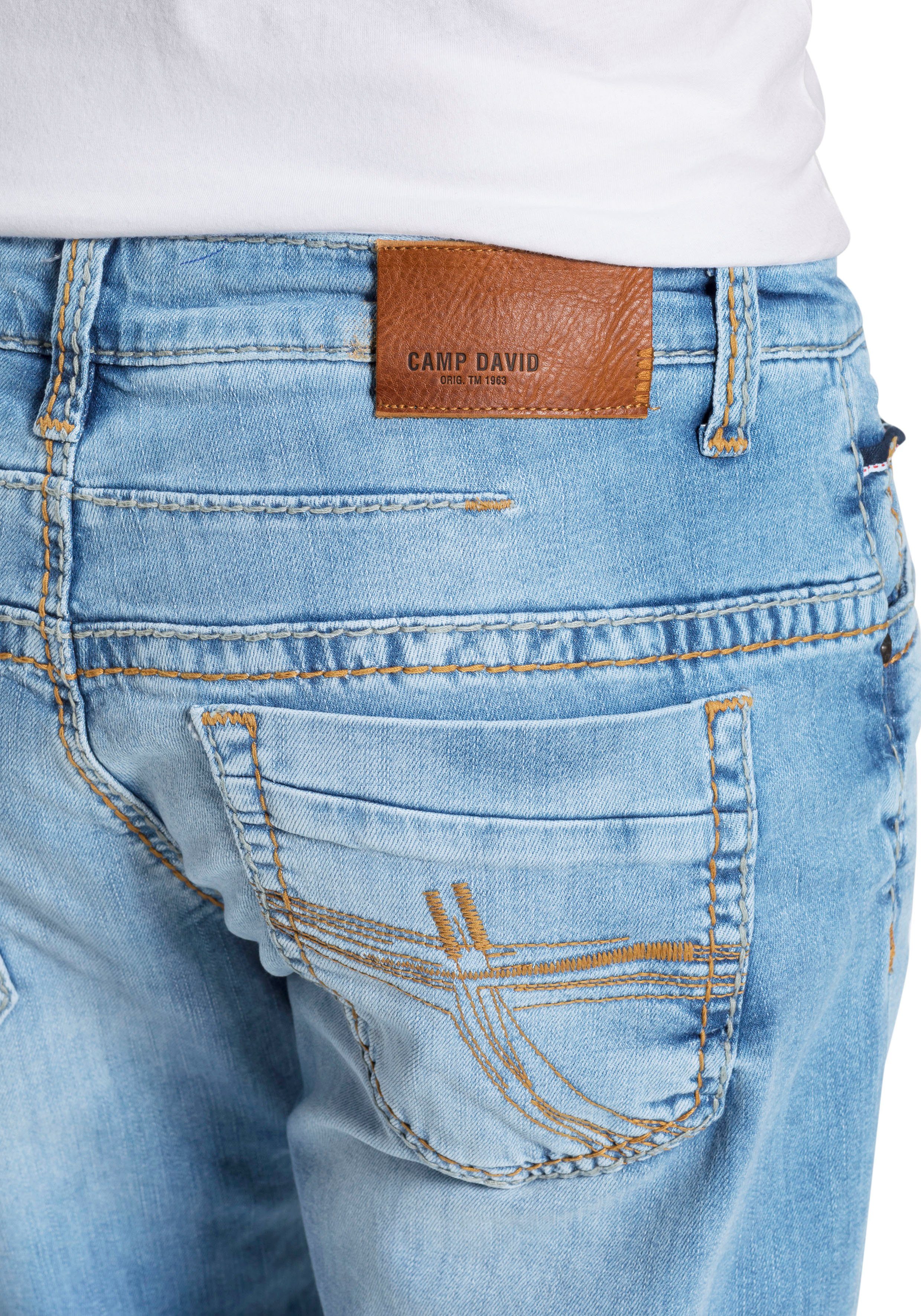 CAMP DAVID Loose fit jeans CO:NO met opvallende naden en stretch