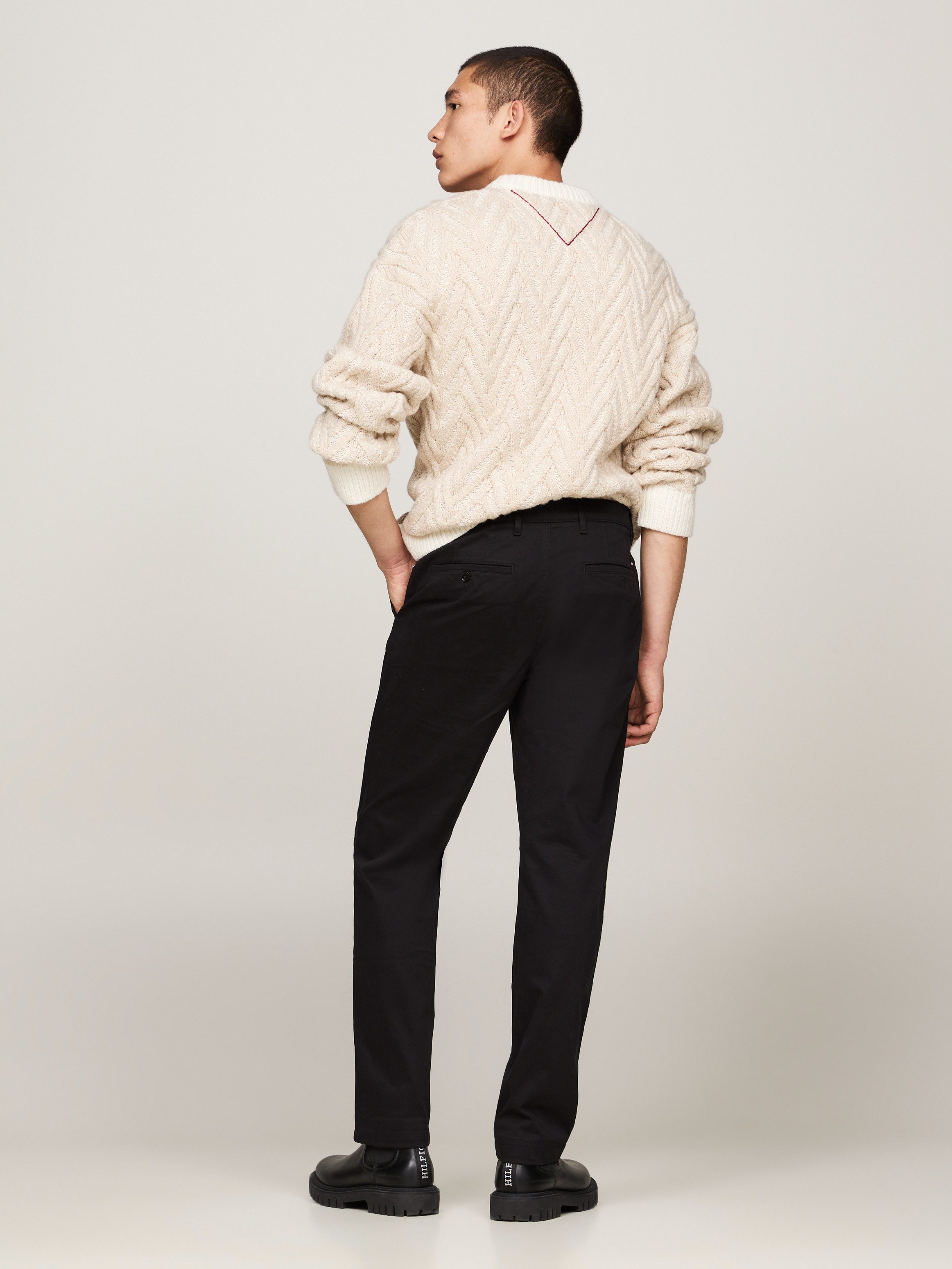 Tommy Hilfiger Chino DENTON CHINO SATIN met achterzakken met knoop, logo-borduursel