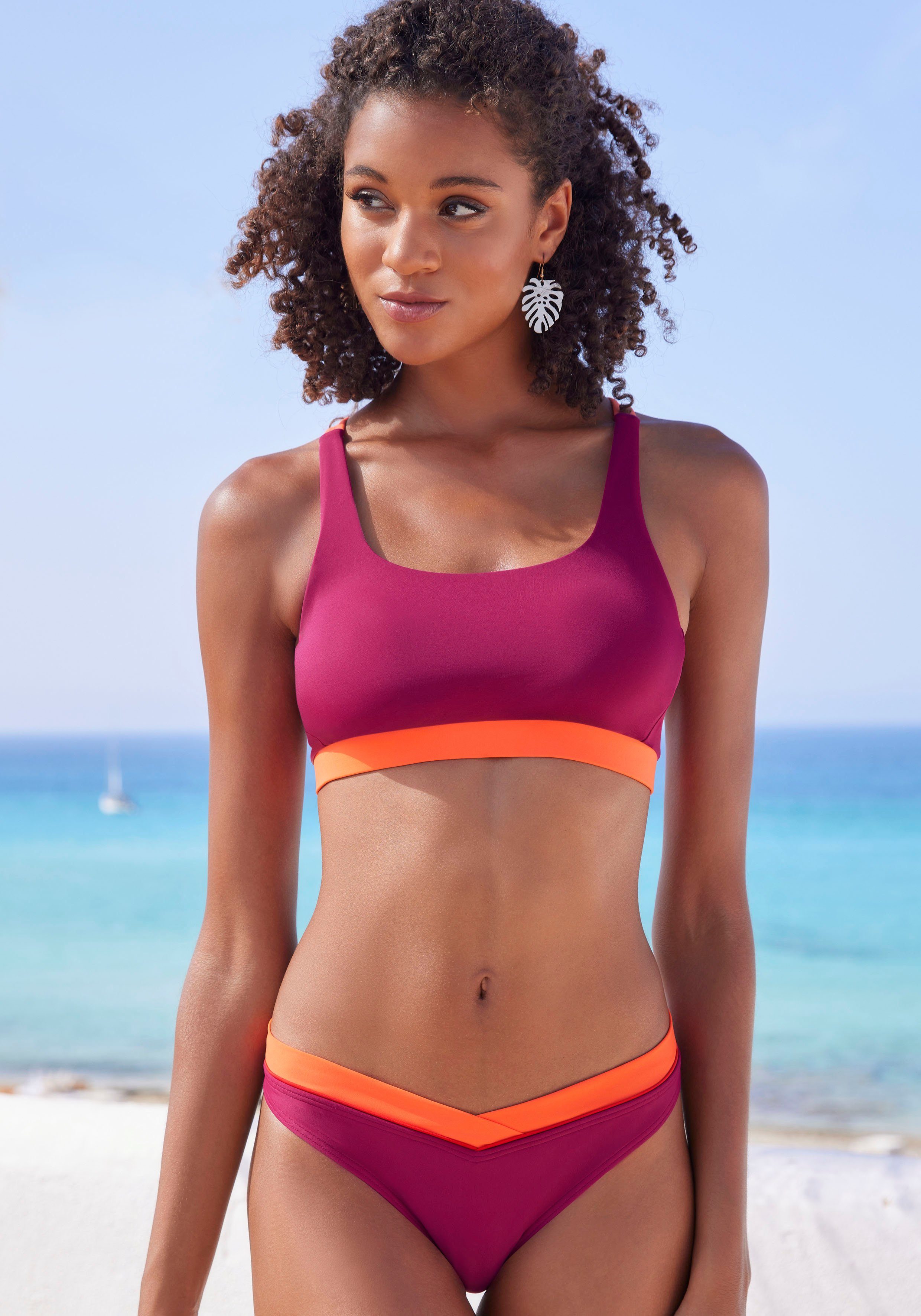 s.Oliver RED LABEL Beachwear Bustierbikinitop Yella met contrastkleurige details en gekruiste banden op de rug