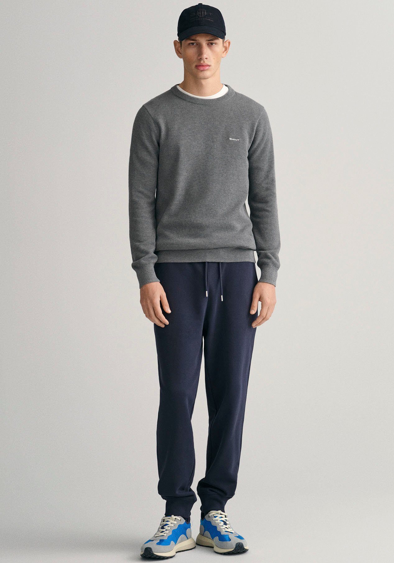 Gant Sweatbroek REG SHIELD SWEATPANTS met logo-borduurwerk onder de boord