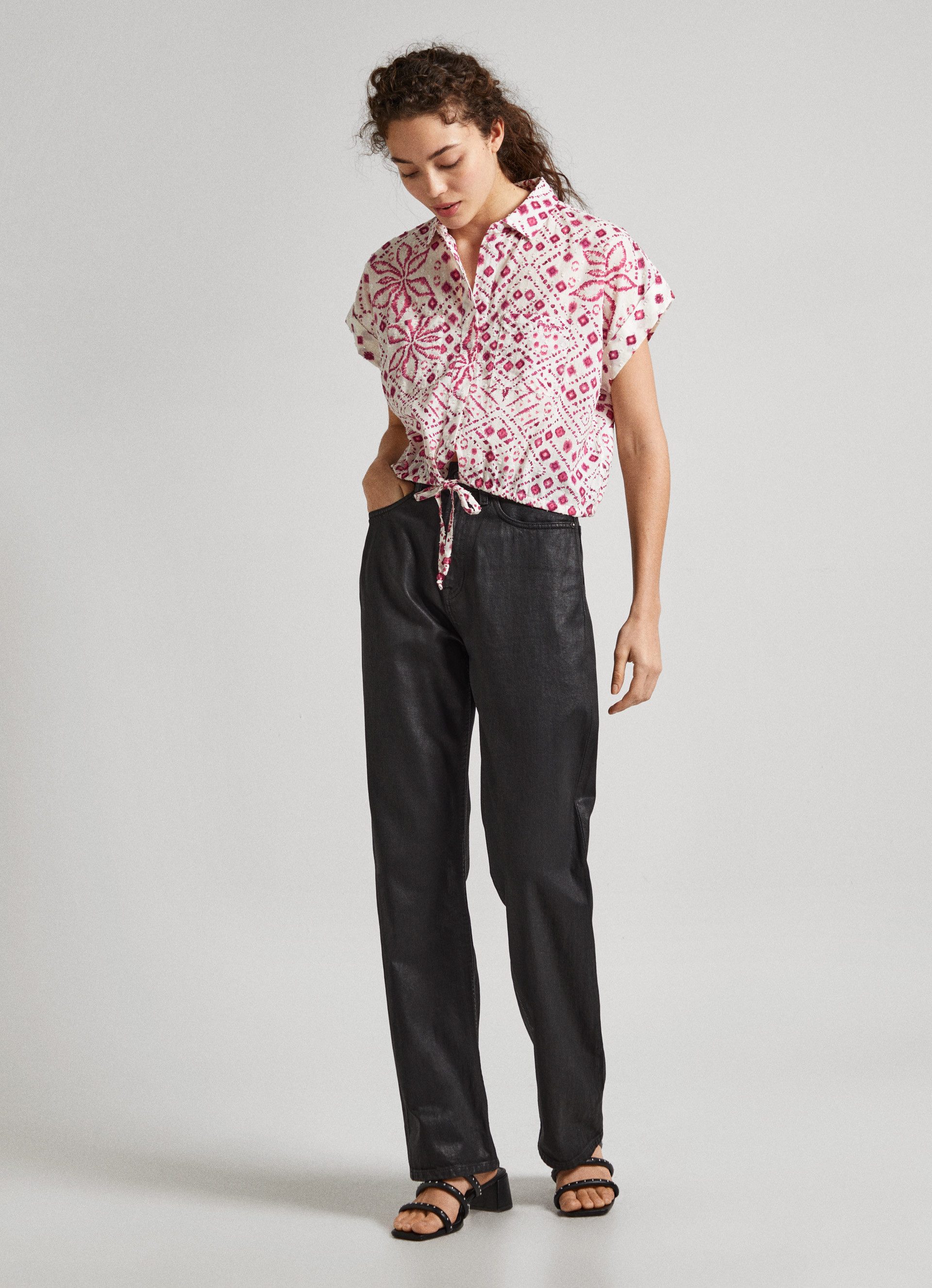 Pepe Jeans Blouse met korte mouwen Dulce in kastige vorm met alloverprint