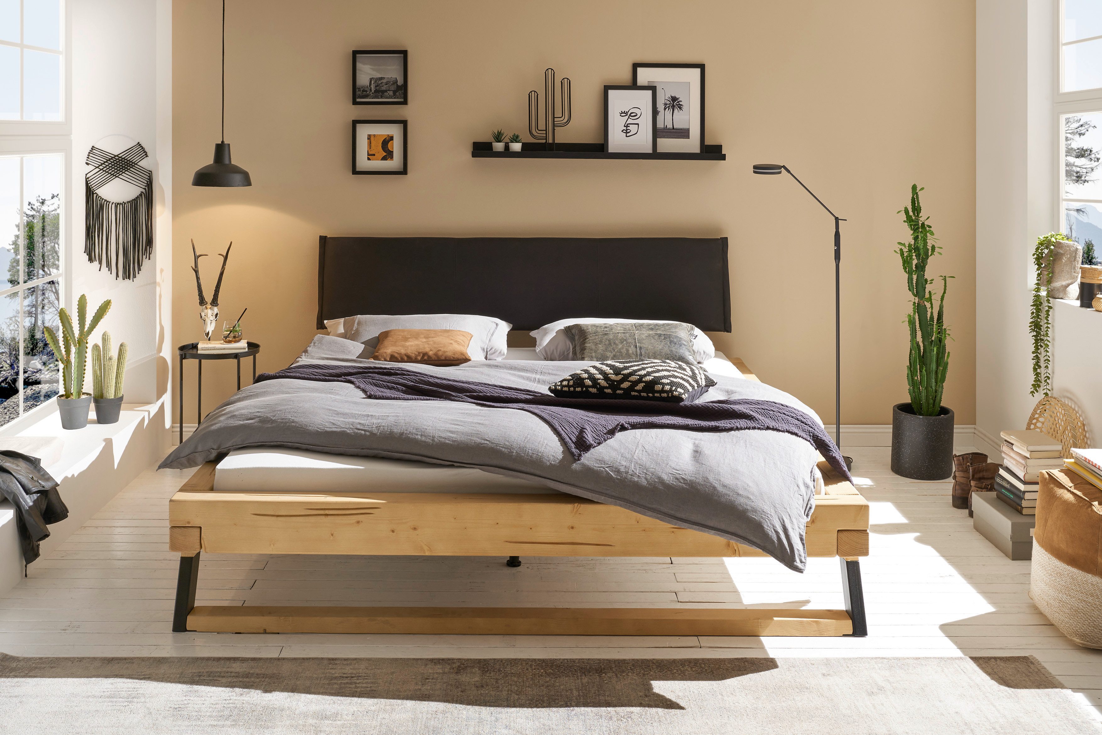Schlafkontor Bedframe Lobia massief houten bed, gestoffeerde hoofdeinde 180x200 cm, tweepersoonsbed in natuurlijk vurenhout