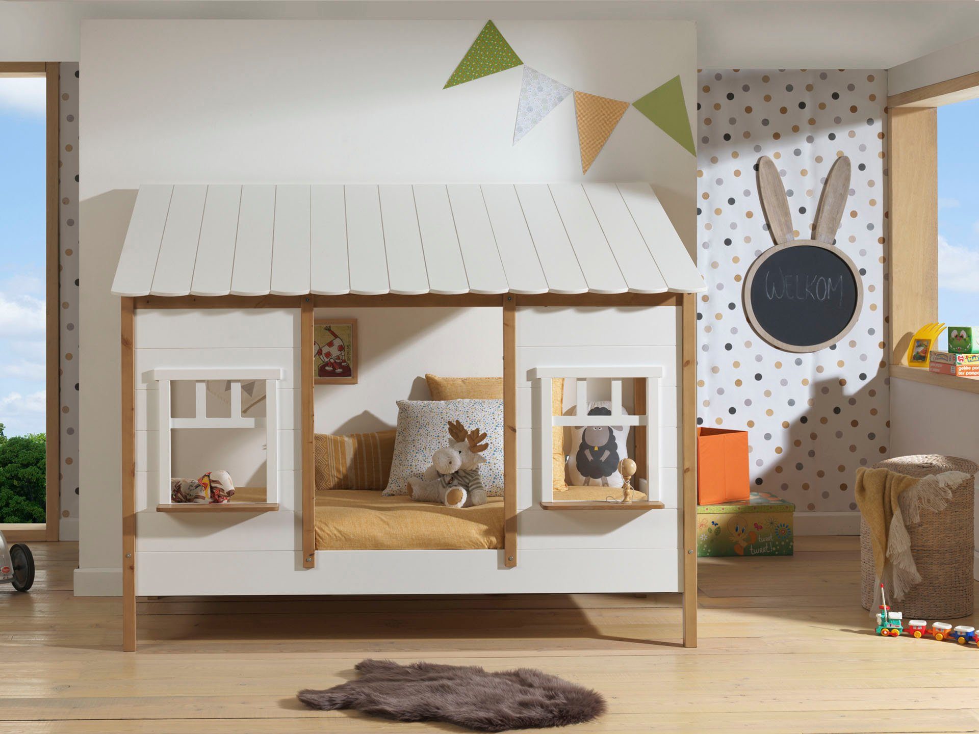 Vipack Kinderledikant Huisbed, van MDF en massief hout, wit gelakt met kleuraccent