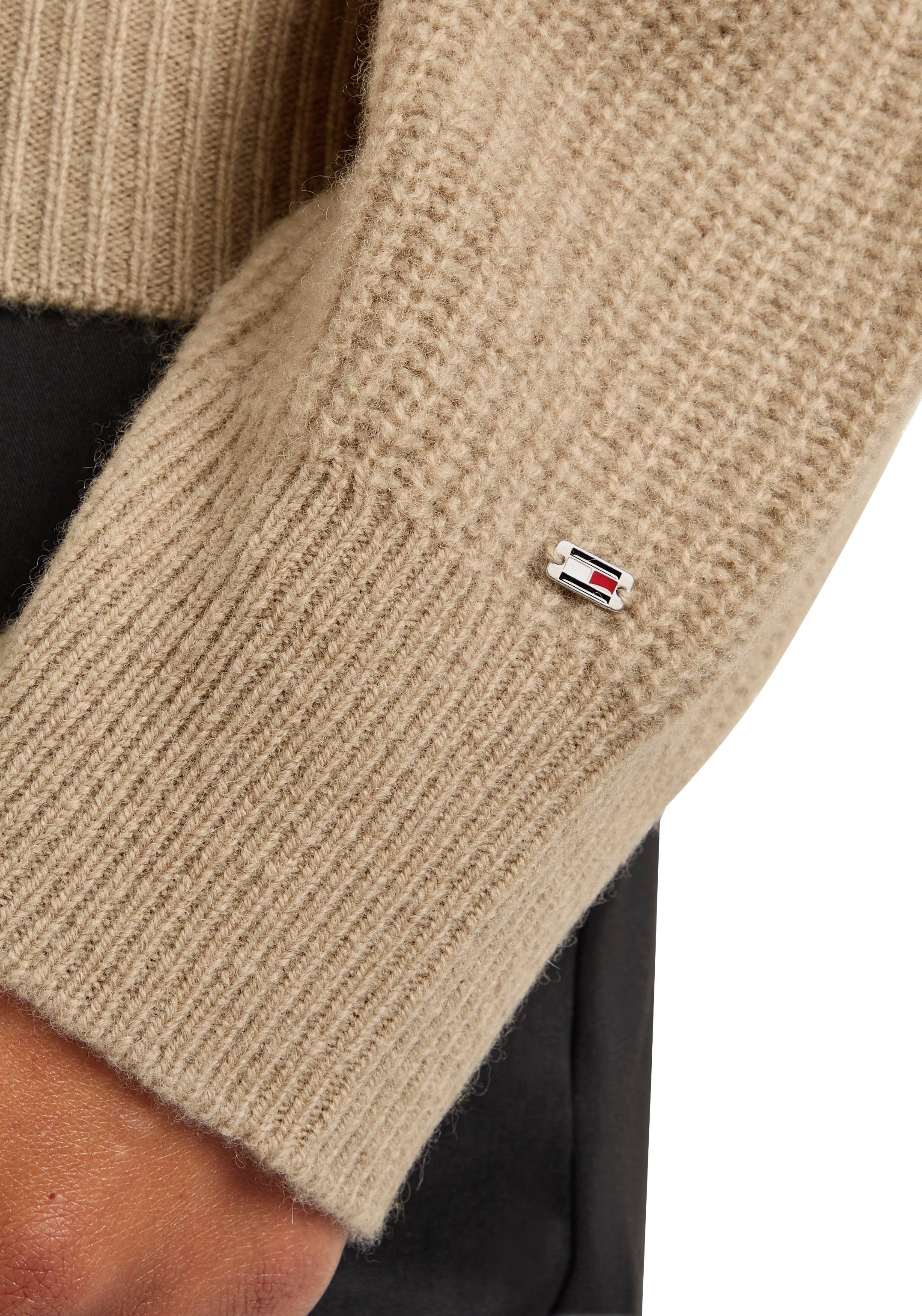 Tommy Hilfiger Vest TH SCRIPT SOFT WOOL V-NK CARDI met tommy hilfiger script-logo-opschrift