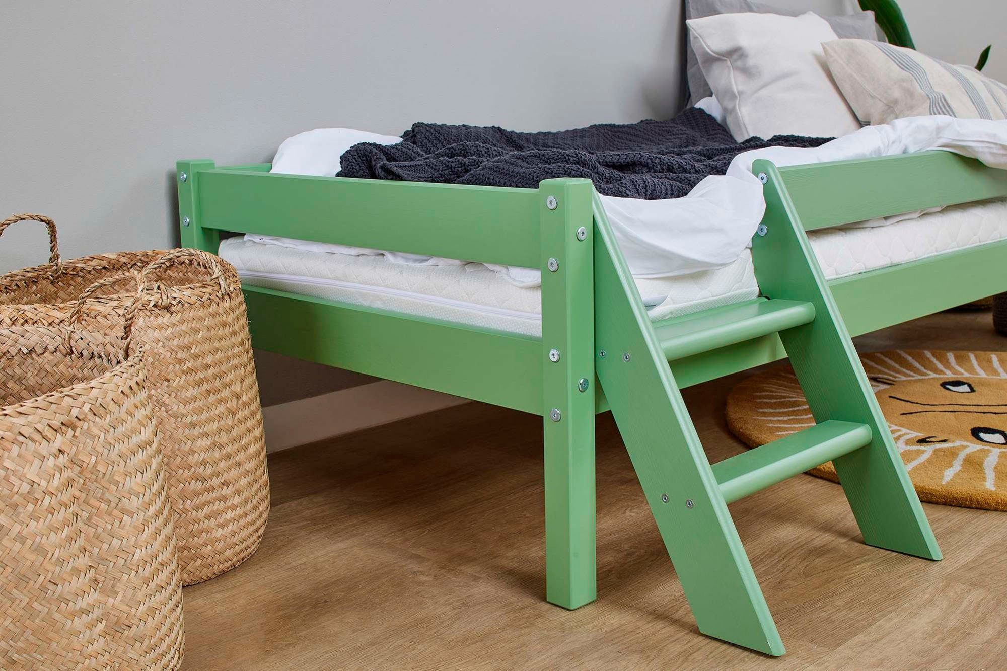 Lüttenhütt Kinderbed ECO One Kinderbed met valbeveiliging en ladder, keuze uit 3 kleuren en matrassen