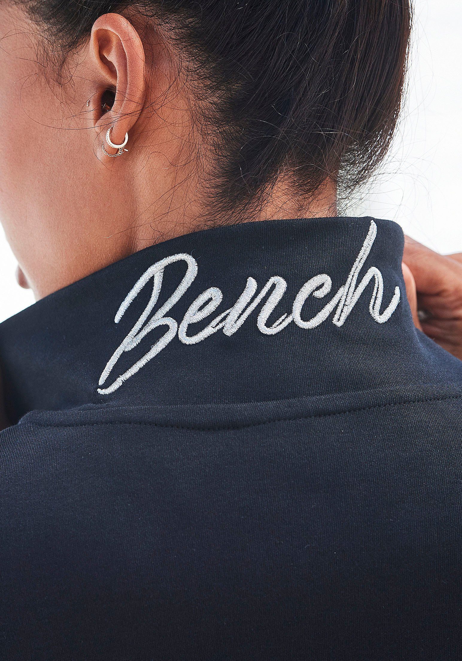 Bench. Loungewear Sweatvest met glanzende logo-borduurwerk op de staande kraag, loungepak