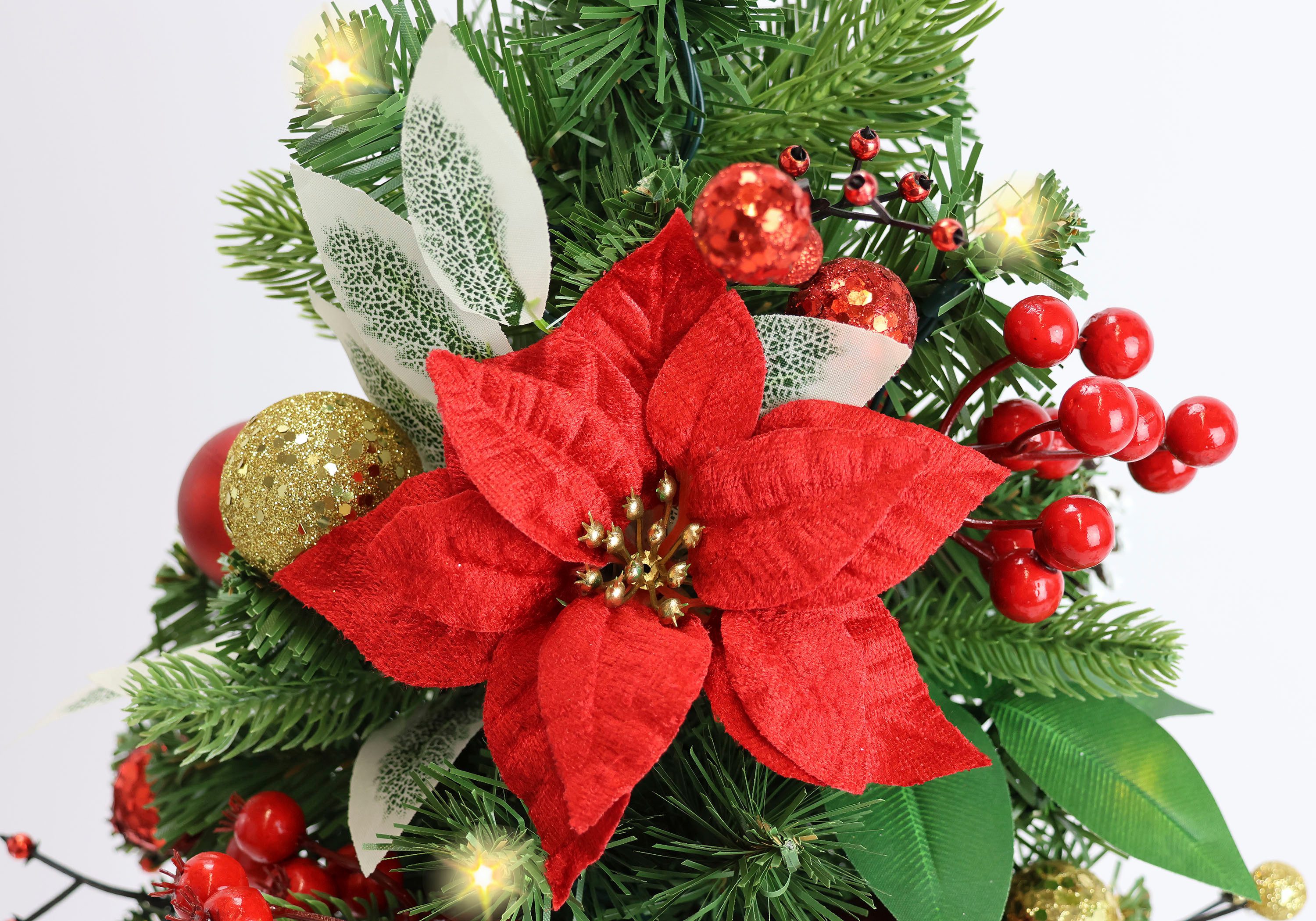 I.GE.A. Kunstkerstboom Versierde dennenboom Poinsettia met LED-licht In de pot kerstster kerstballen kegels kerstdecoratie kerstboom (1 stuk)