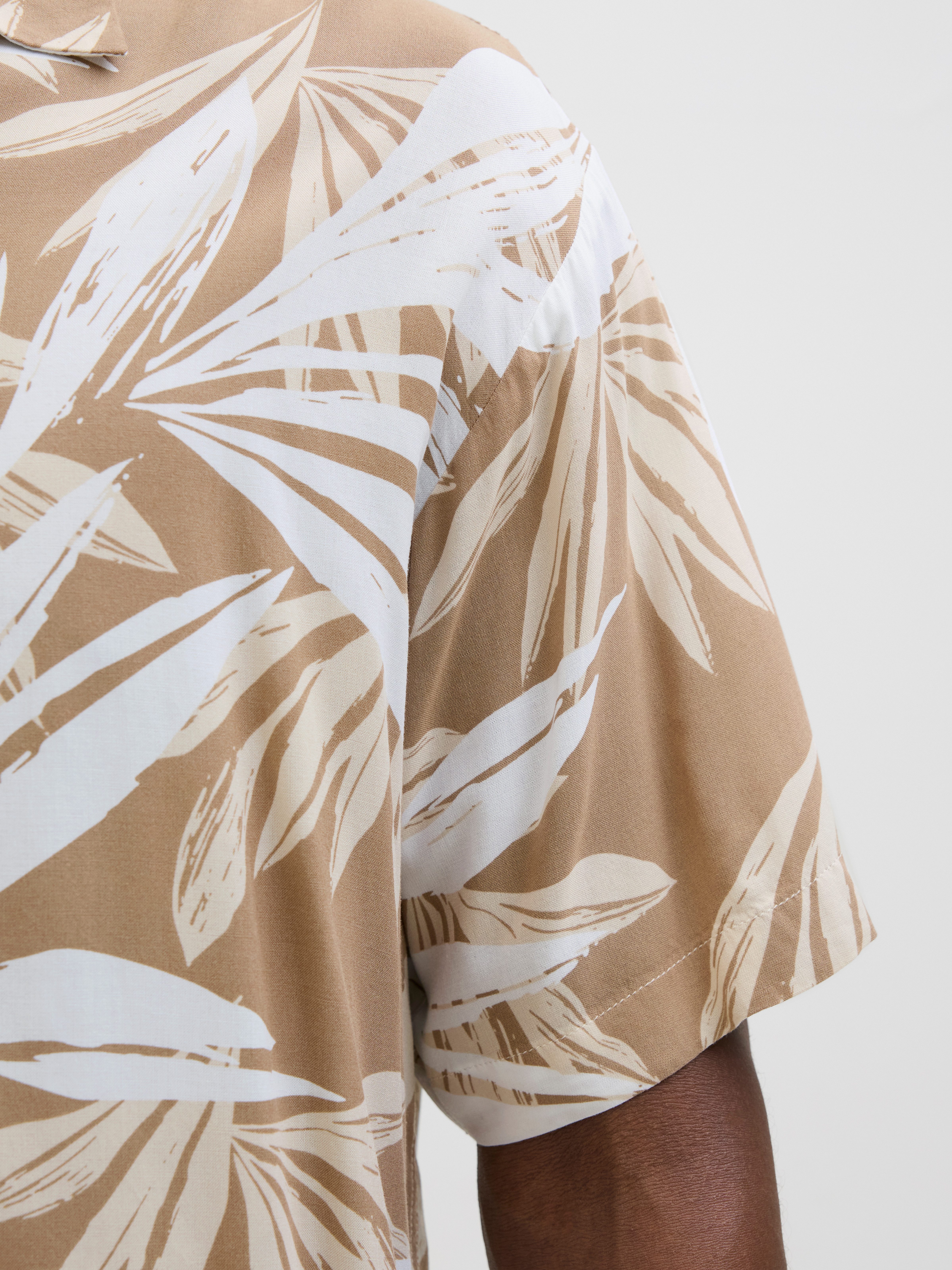 Jack & Jones Overhemd met korte mouwen JJEJEFF TROPICAL AOP RESORT SHIRT SS SN
