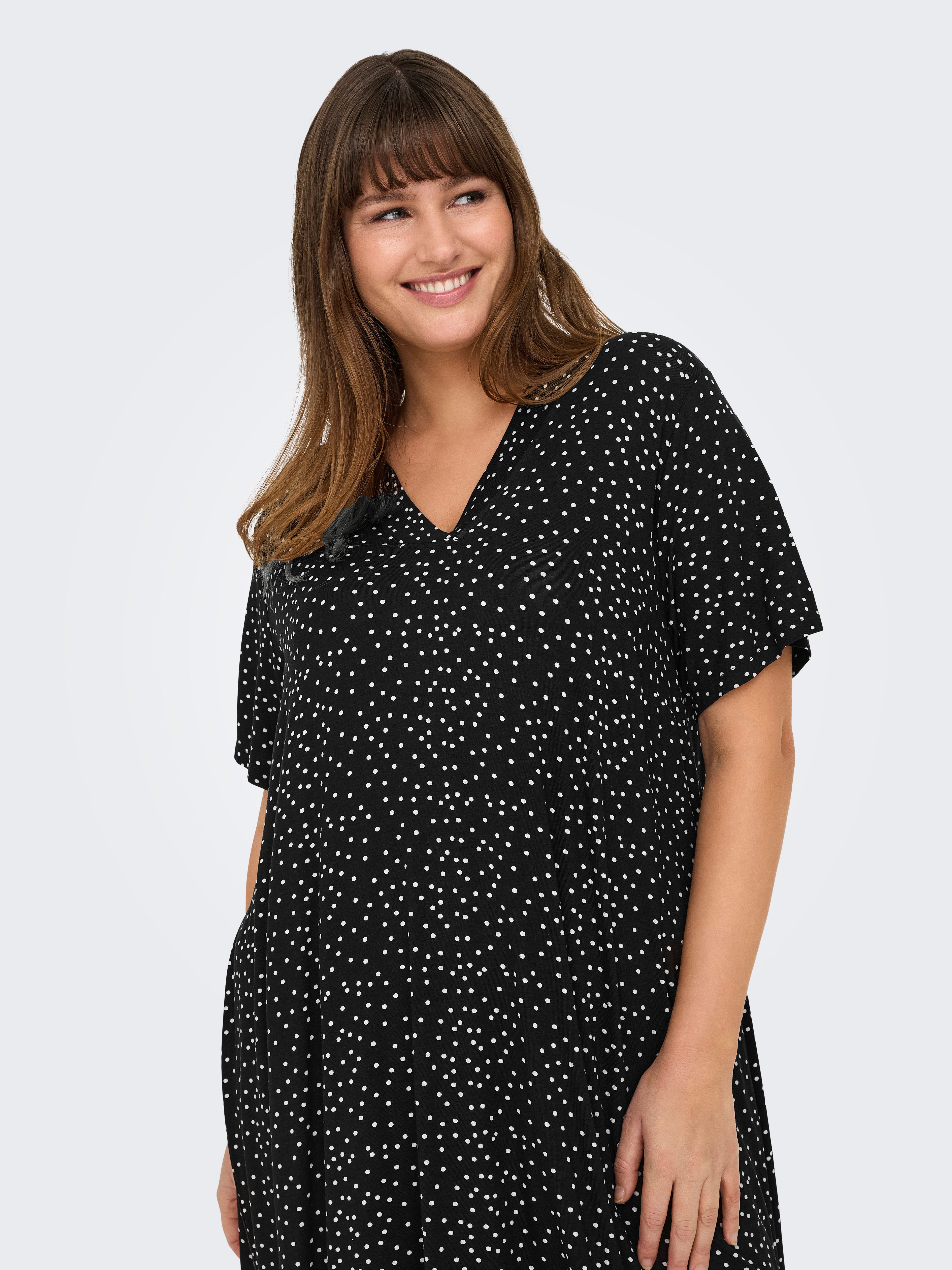 ONLY CARMAKOMA Shirtjurk CARFYRLA LIFE S/S V-NCK BLK AOP DRE NOOS