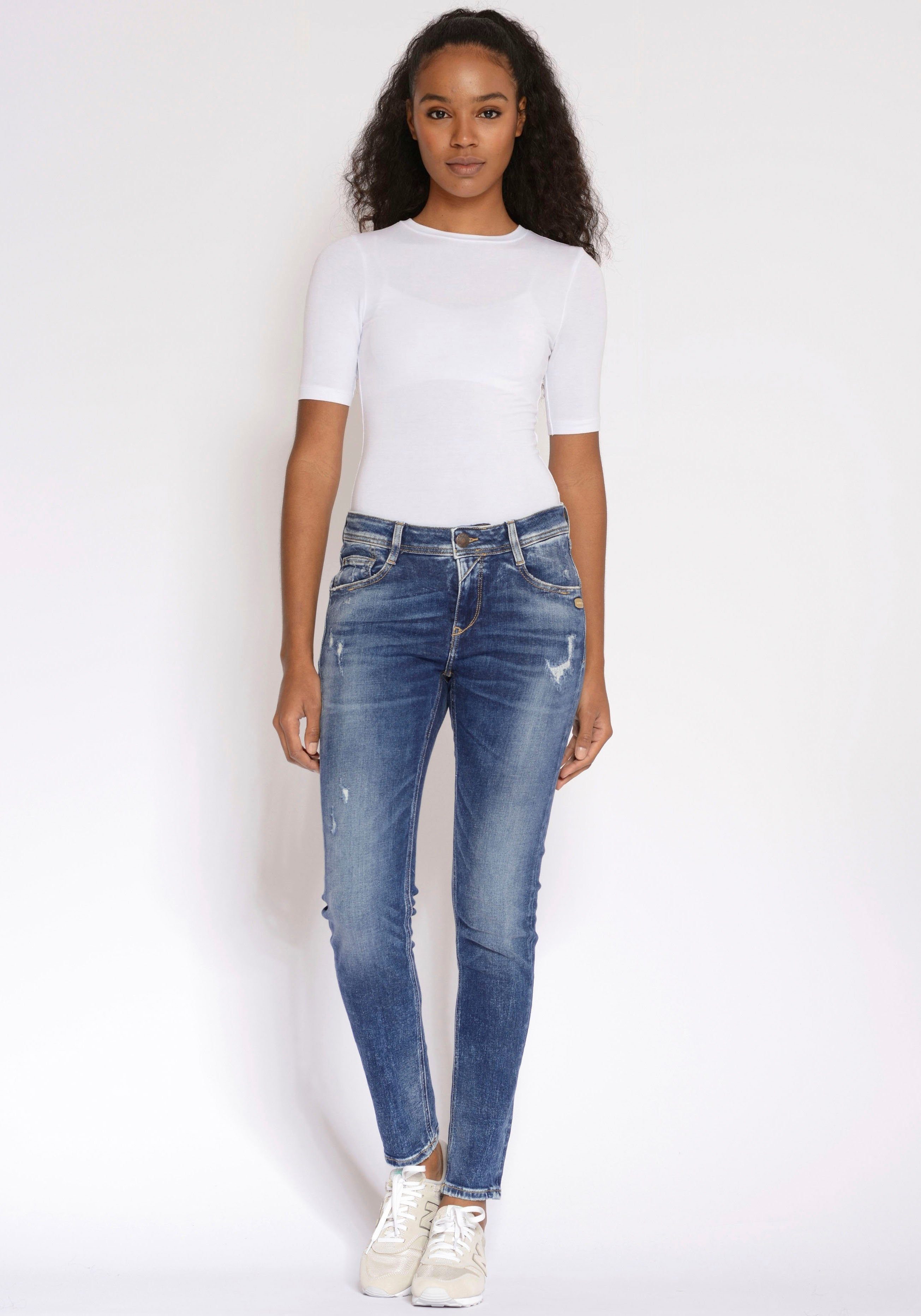 GANG Relax fit jeans 94AMELIE met dubbel juk en diepe zakken op de achterkant