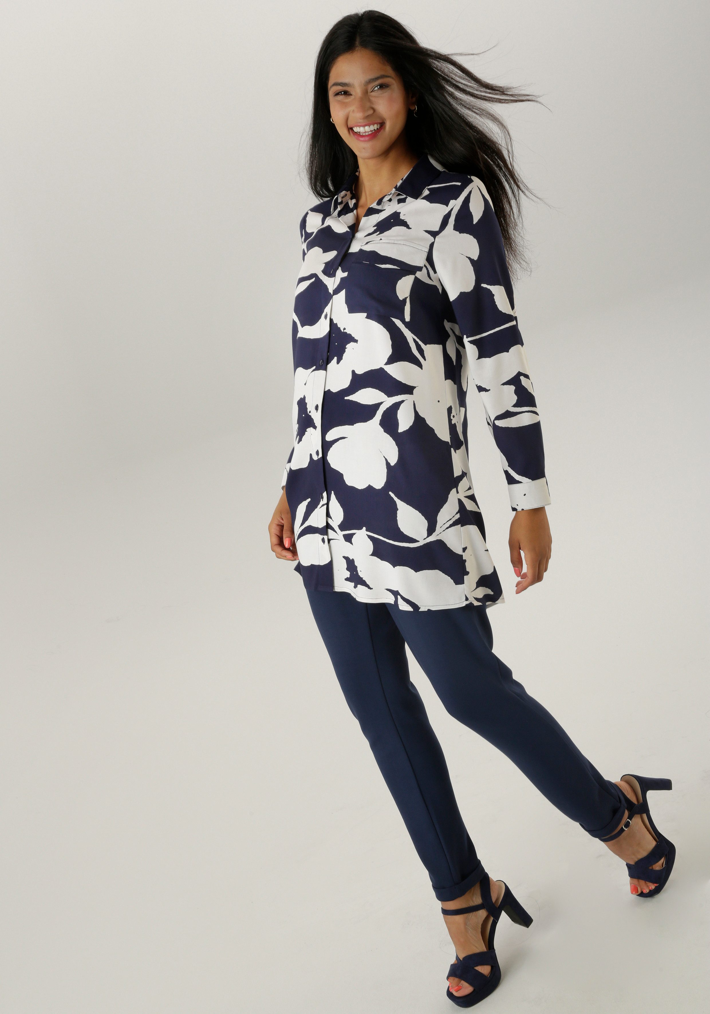 Aniston SELECTED Lange blouse met aantrekkelijke patroon en oprolbare mouwen - nieuwe collectie