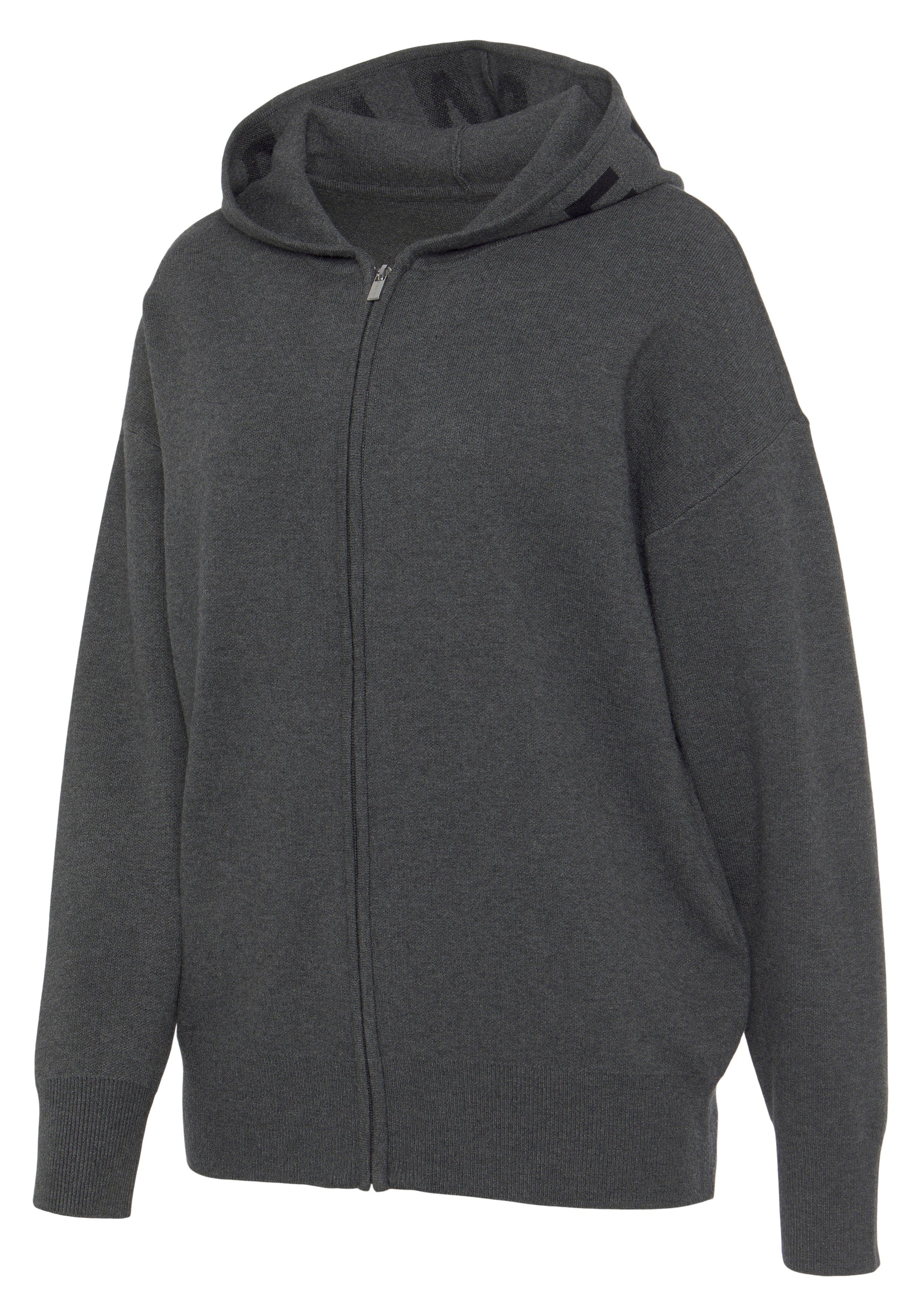 Elbsand Vest -lounge jas van hoogwaardige brei en geborduurd logo, loungewear