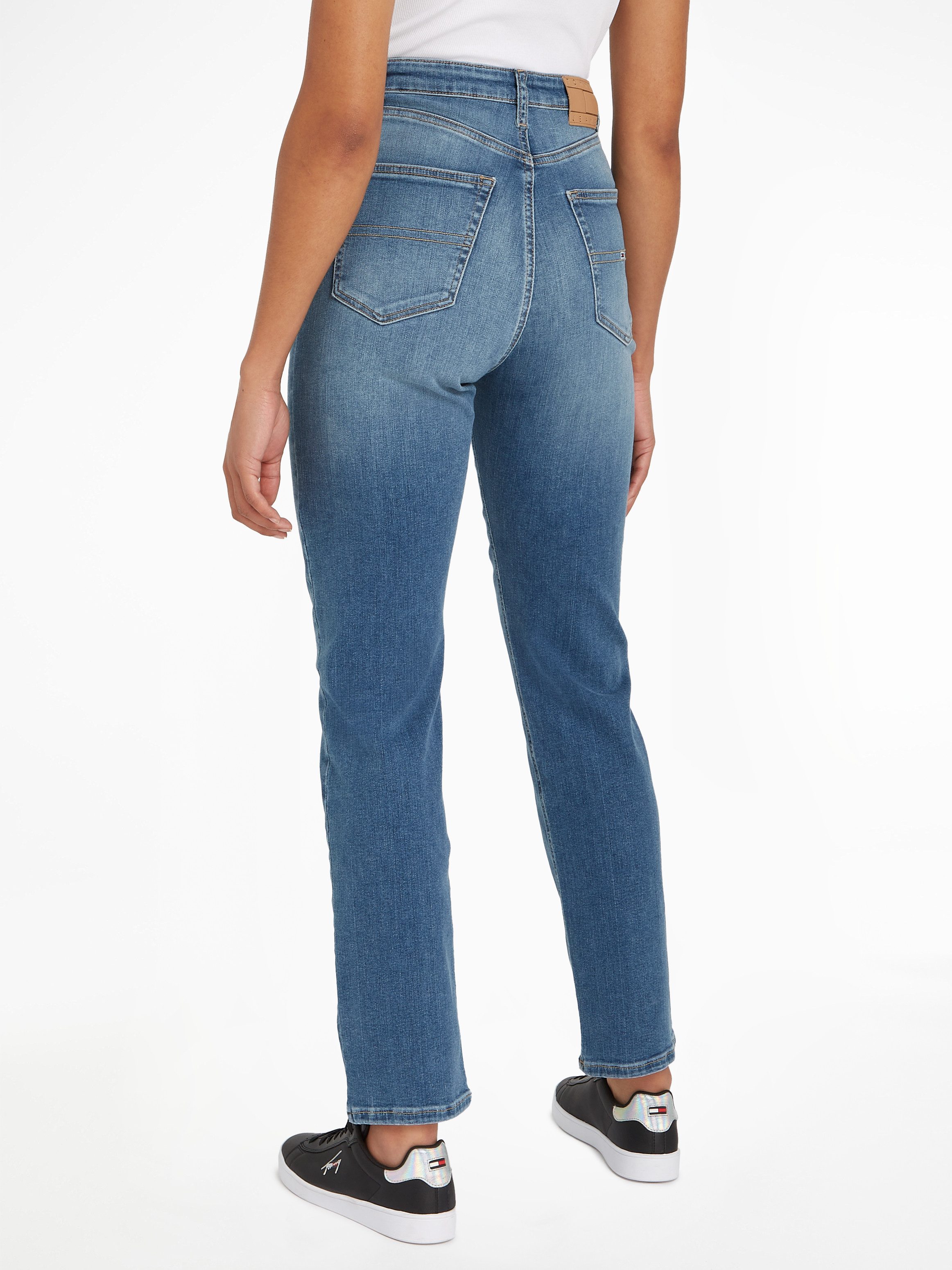 TOMMY JEANS Straight jeans JULIE High Waist Straight Jeans Rechtdoor gesneden denim jeans met hoge taille en Tommy logo-badge