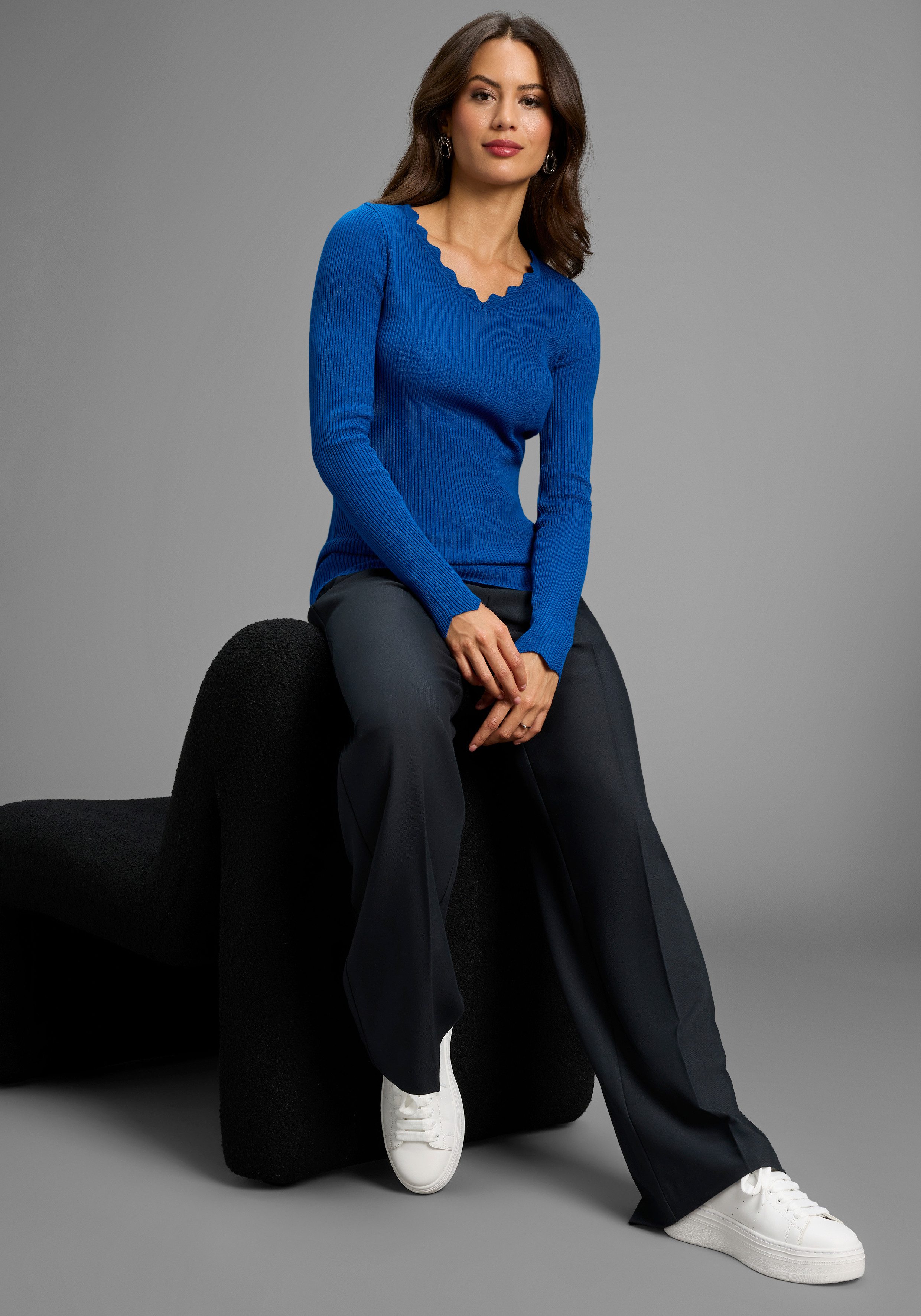 Laura Scott Trui met V-hals met elegant schulprandje