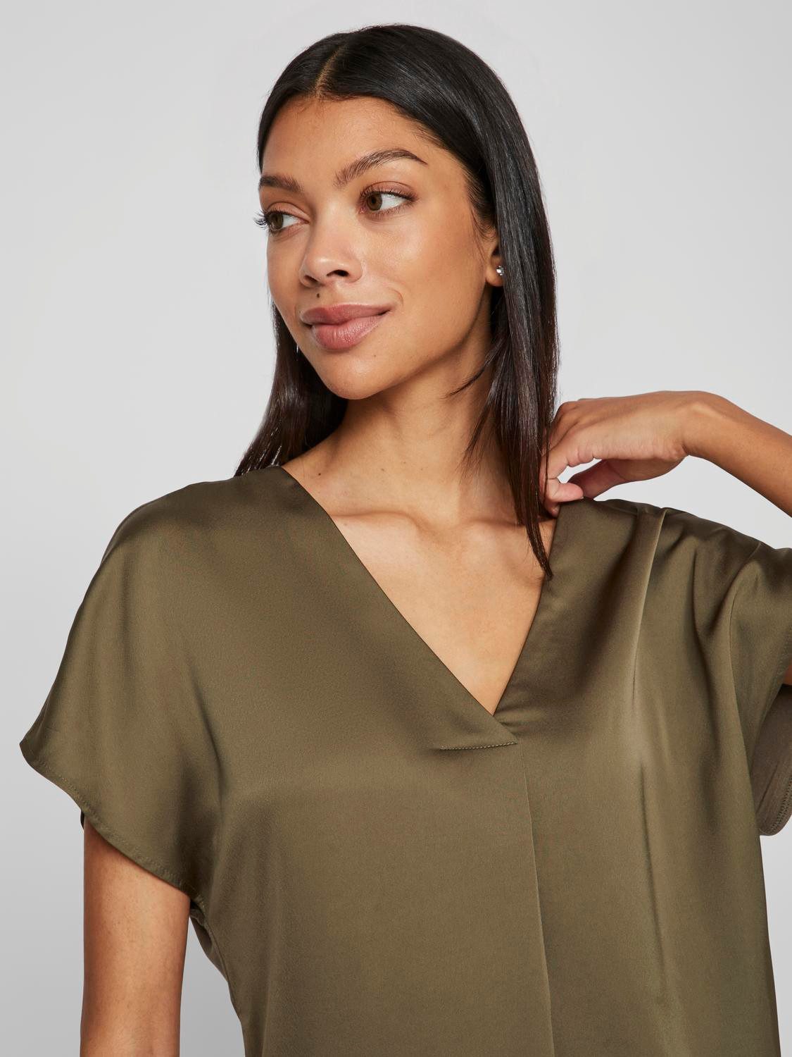 Vila Shirt met V-hals VIELLETTE V-NECK S S SATIN TOP NOOS