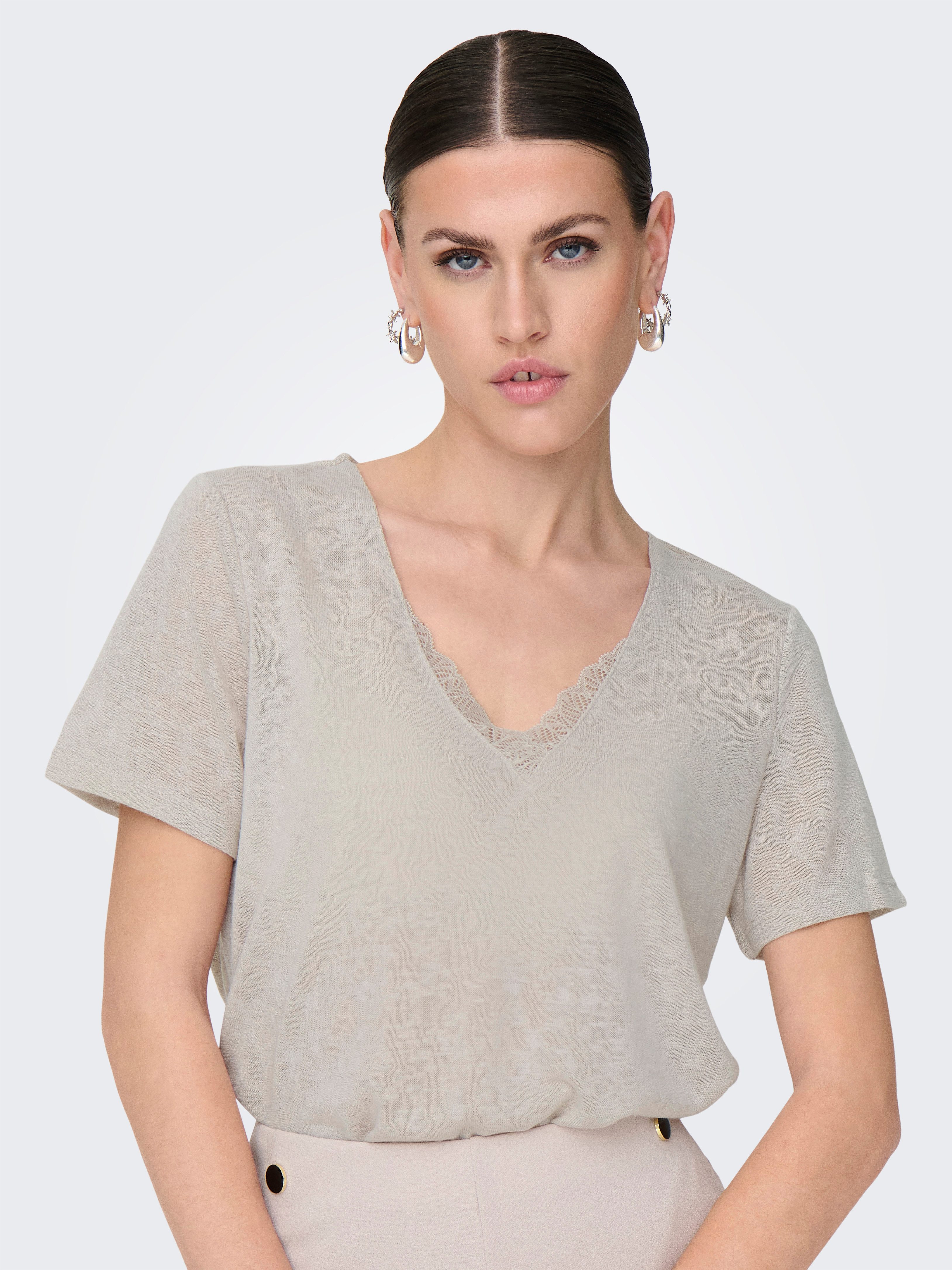 Only Shirt met V-hals ONLZOLA LIFE S/S V-NECK LACE TOP JRS