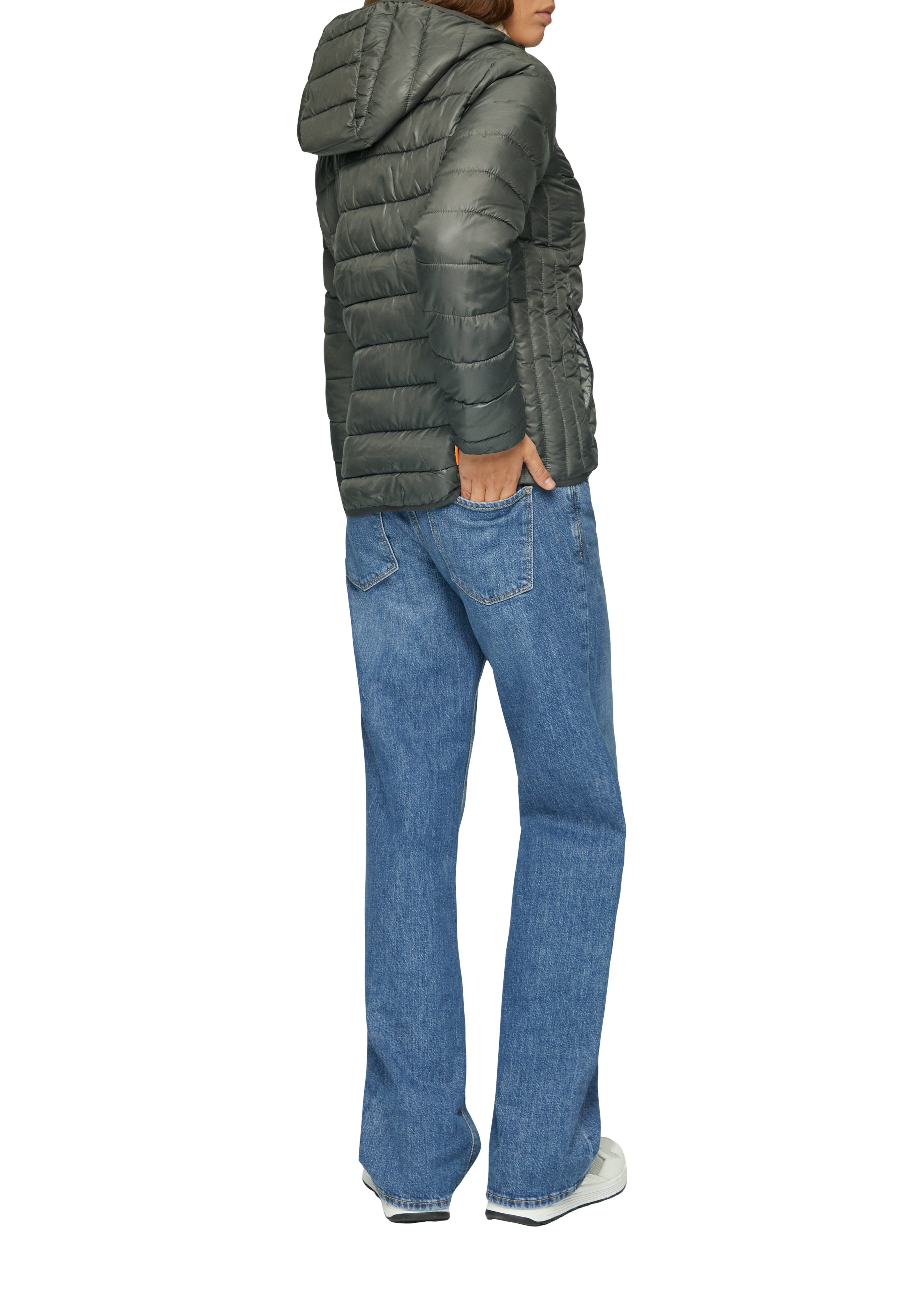 Q S designed by Outdoorjack met een capuchon