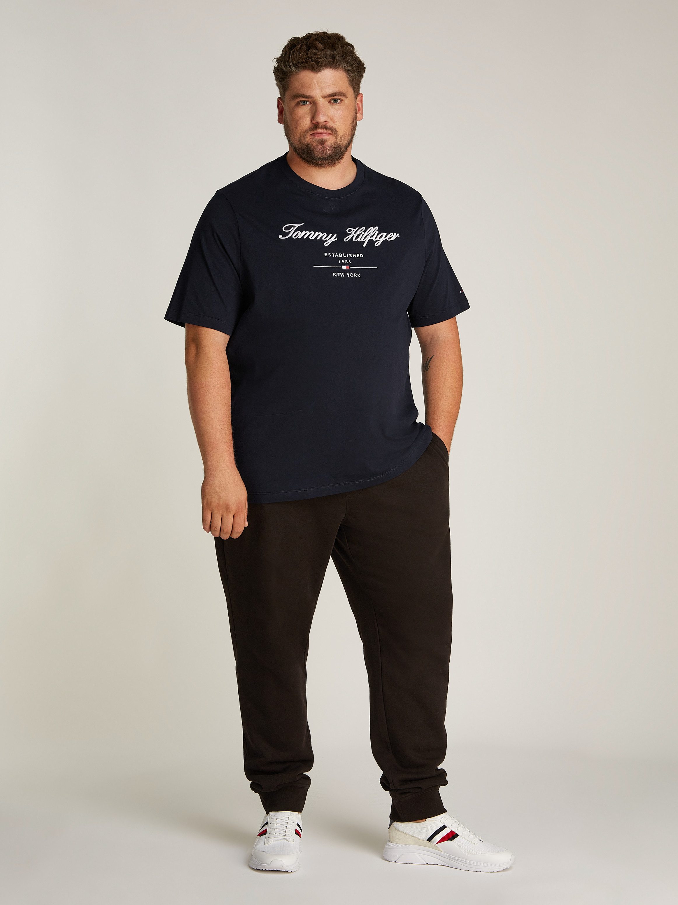 Tommy Hilfiger Shirt met ronde hals BT-SCRIPT LOGO TEE-B in grote maten, logoborduring