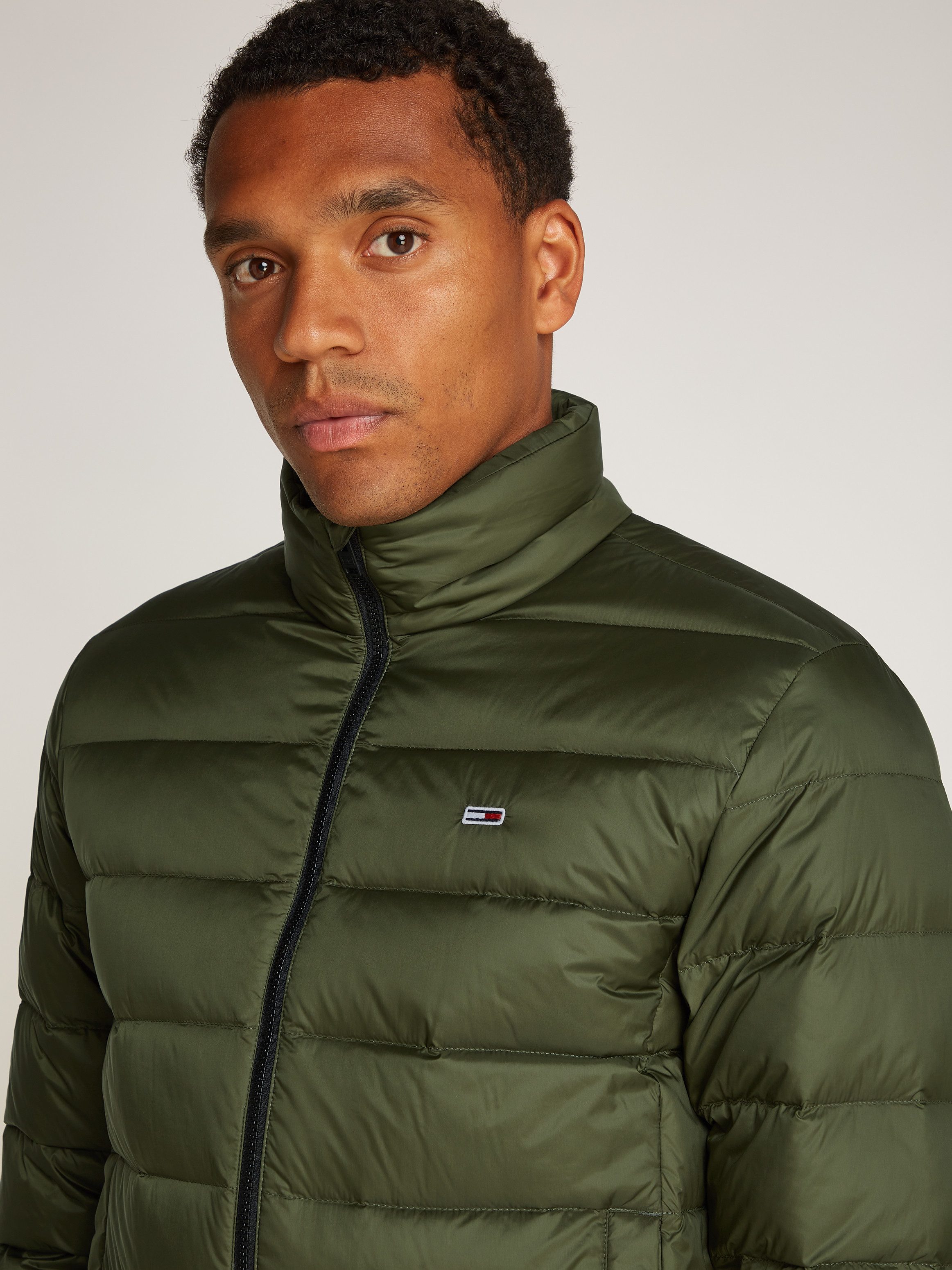 Tommy Jeans Plus Gewatteerde jas TJM LT DOWN JACKET EXT in grote maten, logoborduring, ritszakken