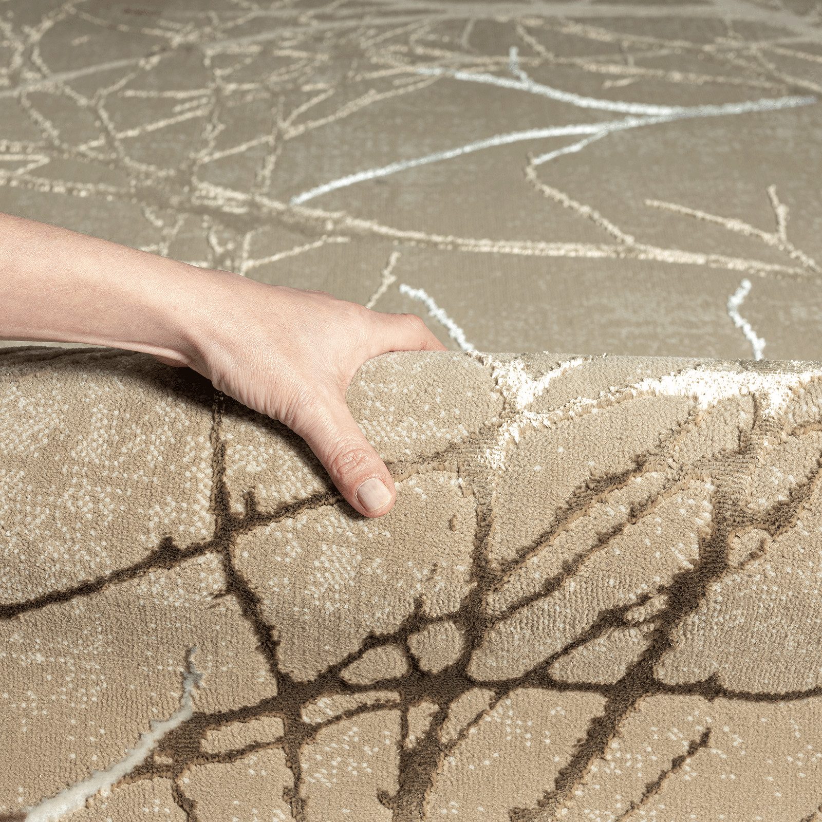 The carpet Vloerkleed Mila moderne woonkamer tapijt met elegant glanzende pool
