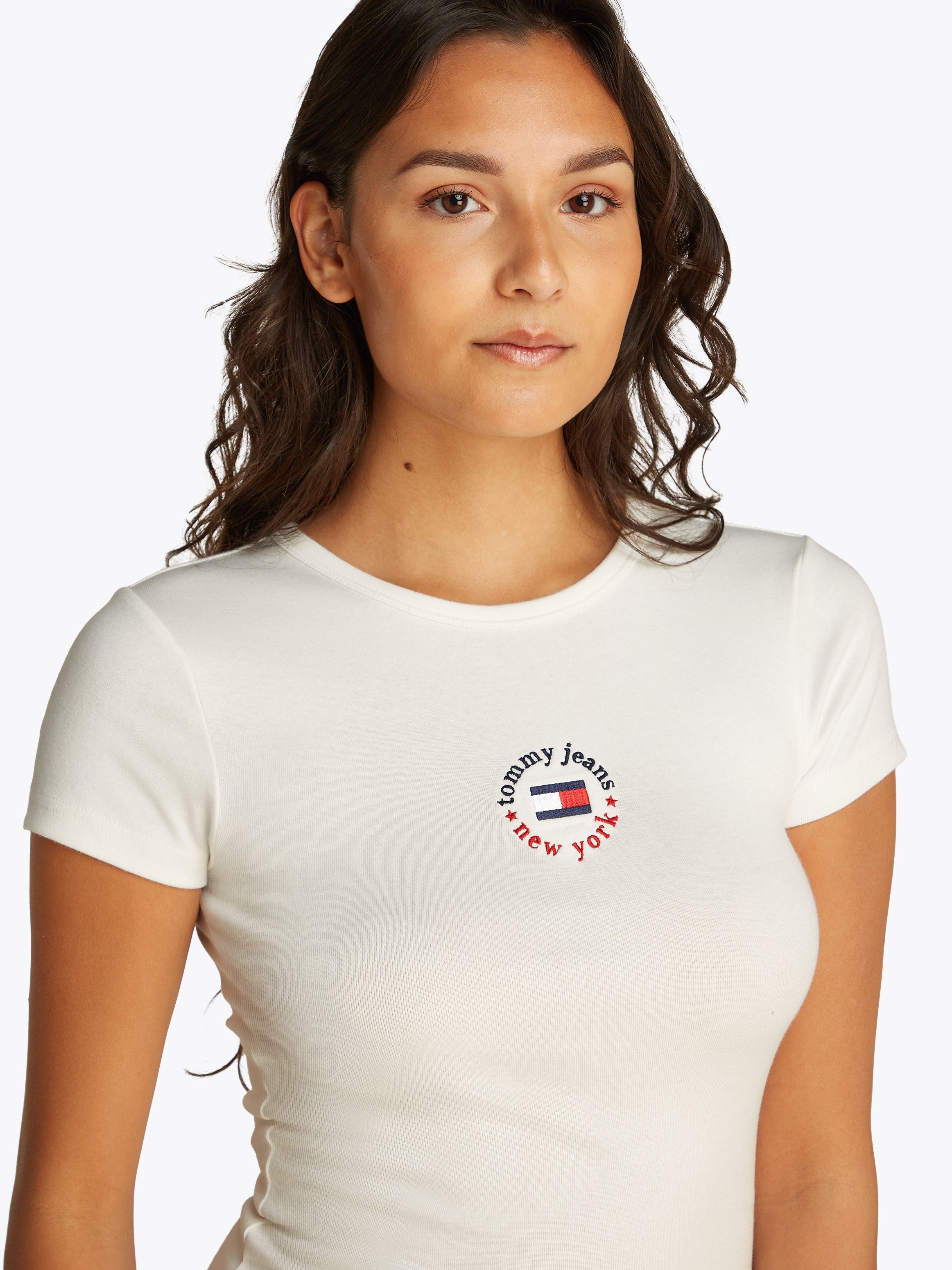 TOMMY JEANS Jerseyjurk TJW BODYCON LOGO 2 DRESS met logo-borduursel, met korte mouwen, in midi-lengte