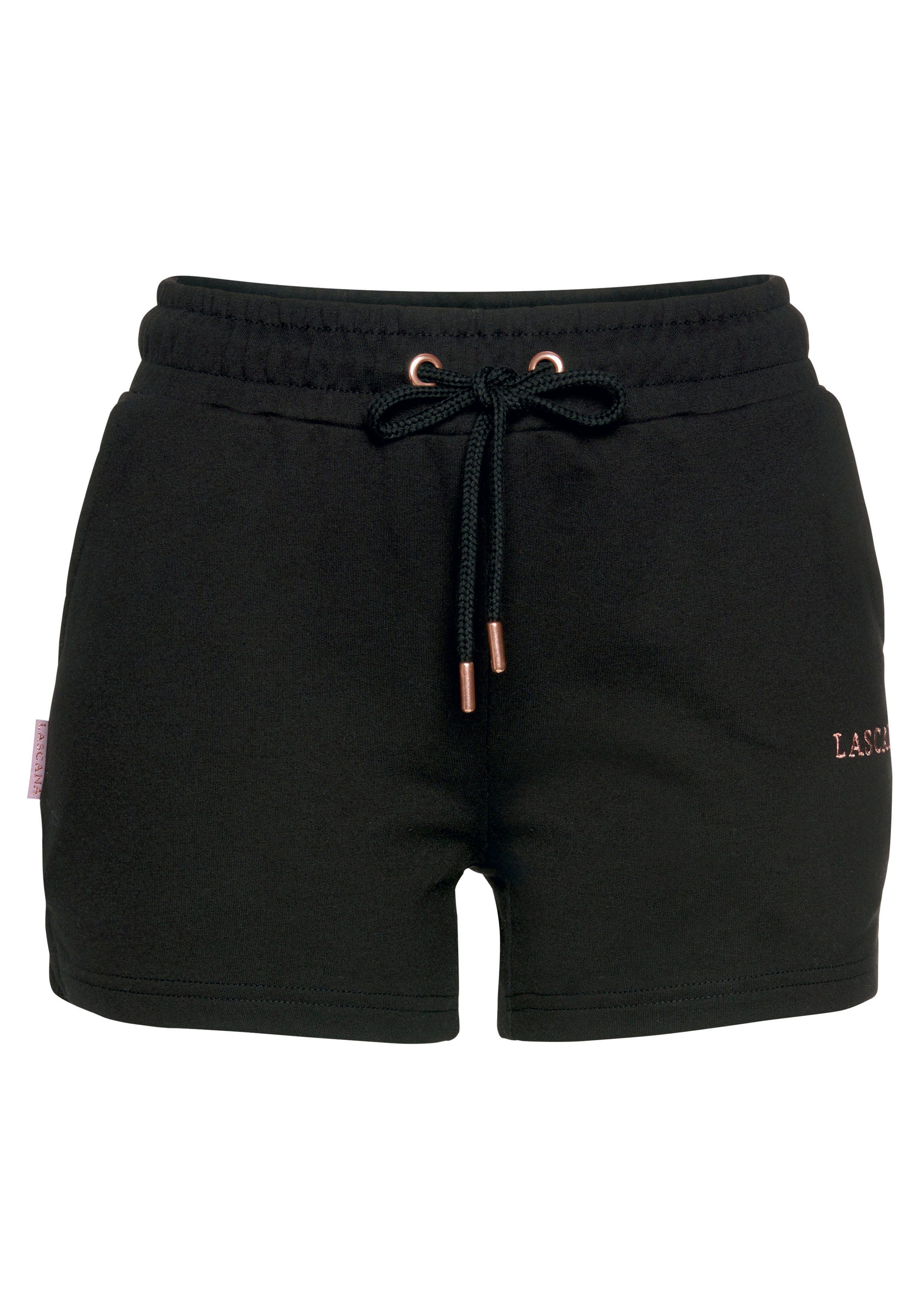 Lascana Sweatshort met logo-borduurwerk, loungepak