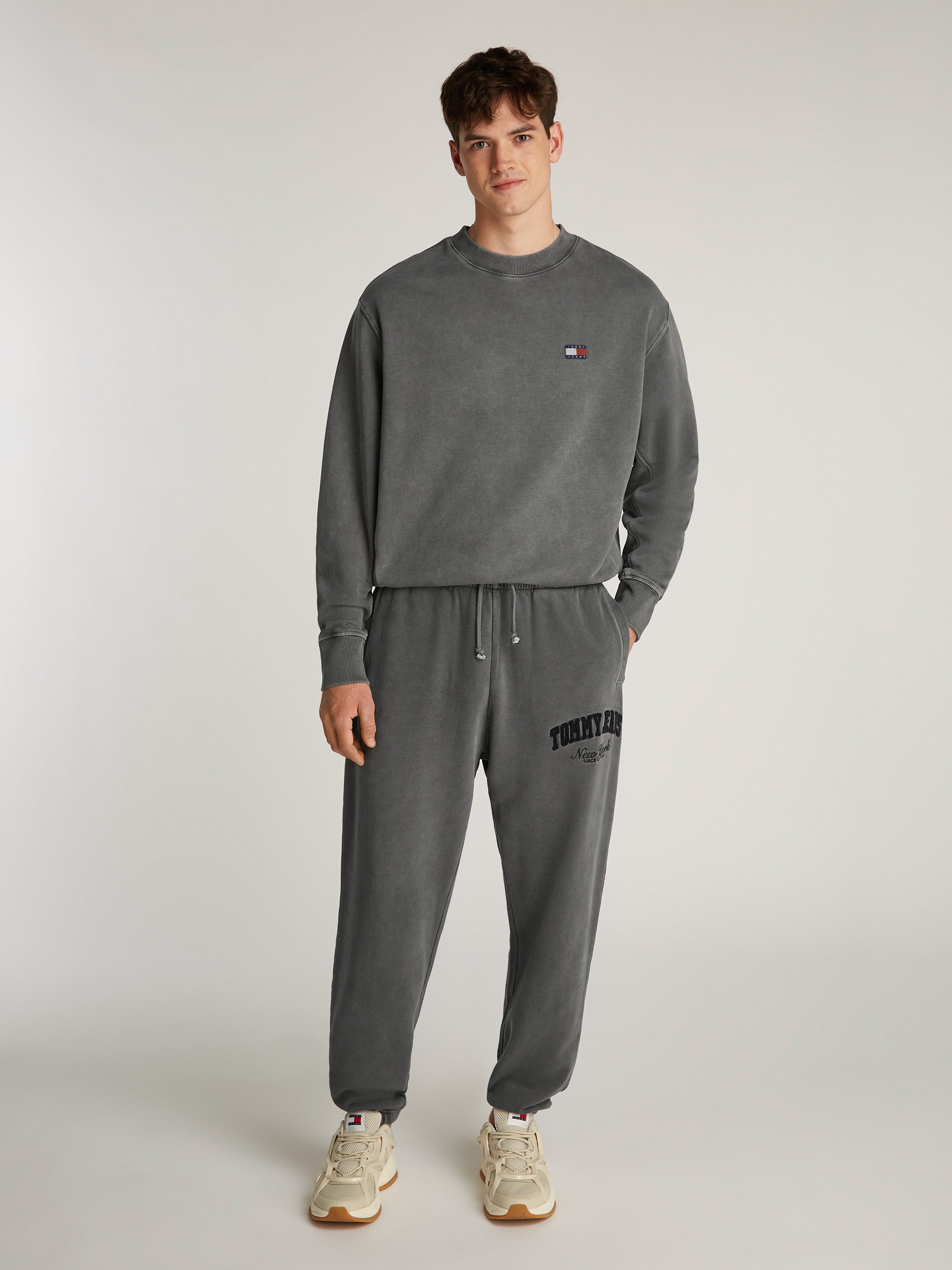 TOMMY JEANS Joggingbroek TJM RLX VINTAGE VARSITY JOGGER