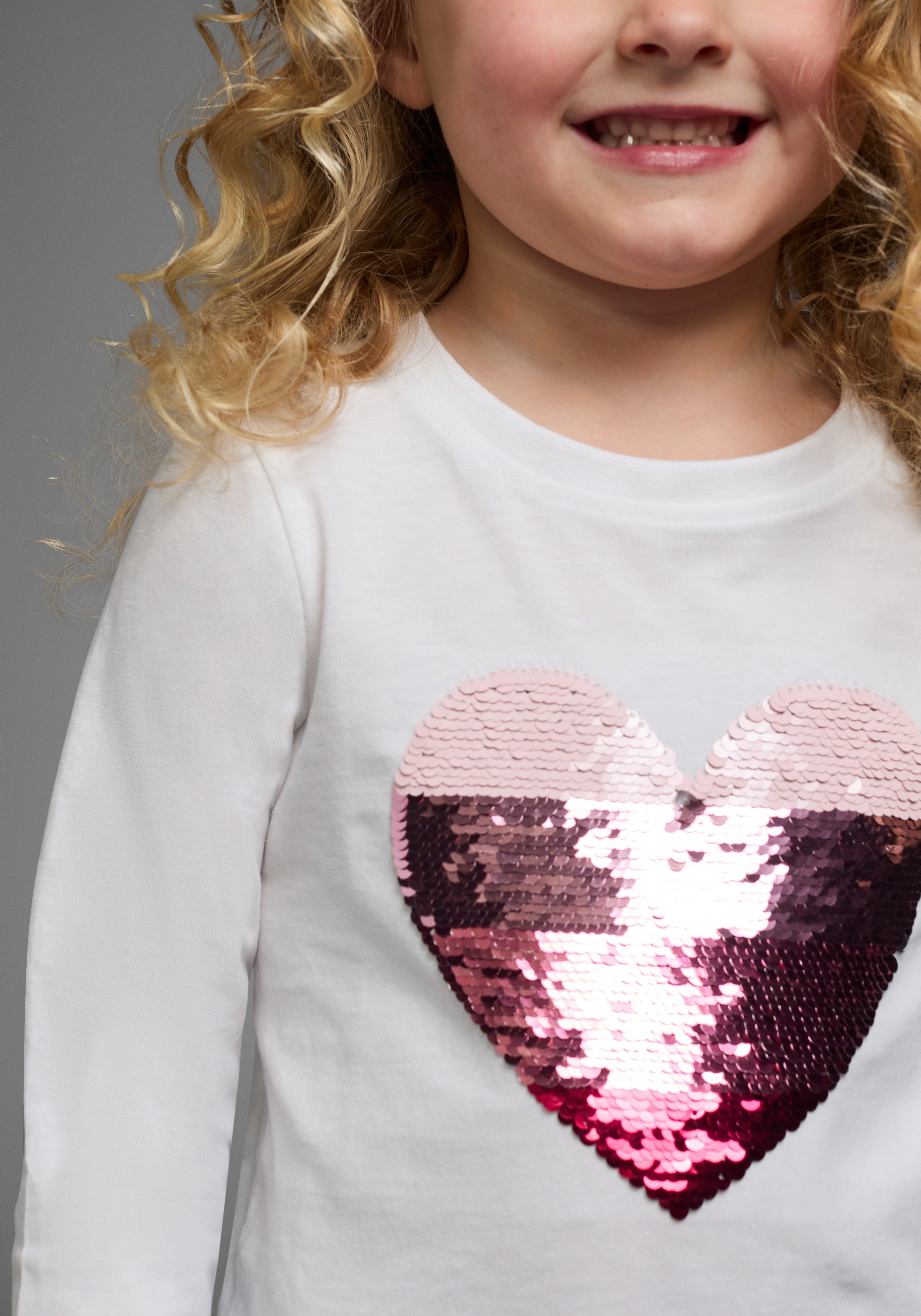 KIDSWORLD Shirt met lange mouwen , Met hart van keerbare pailletten Lange mouwen, basic pasvorm, met glinsterende pailletten