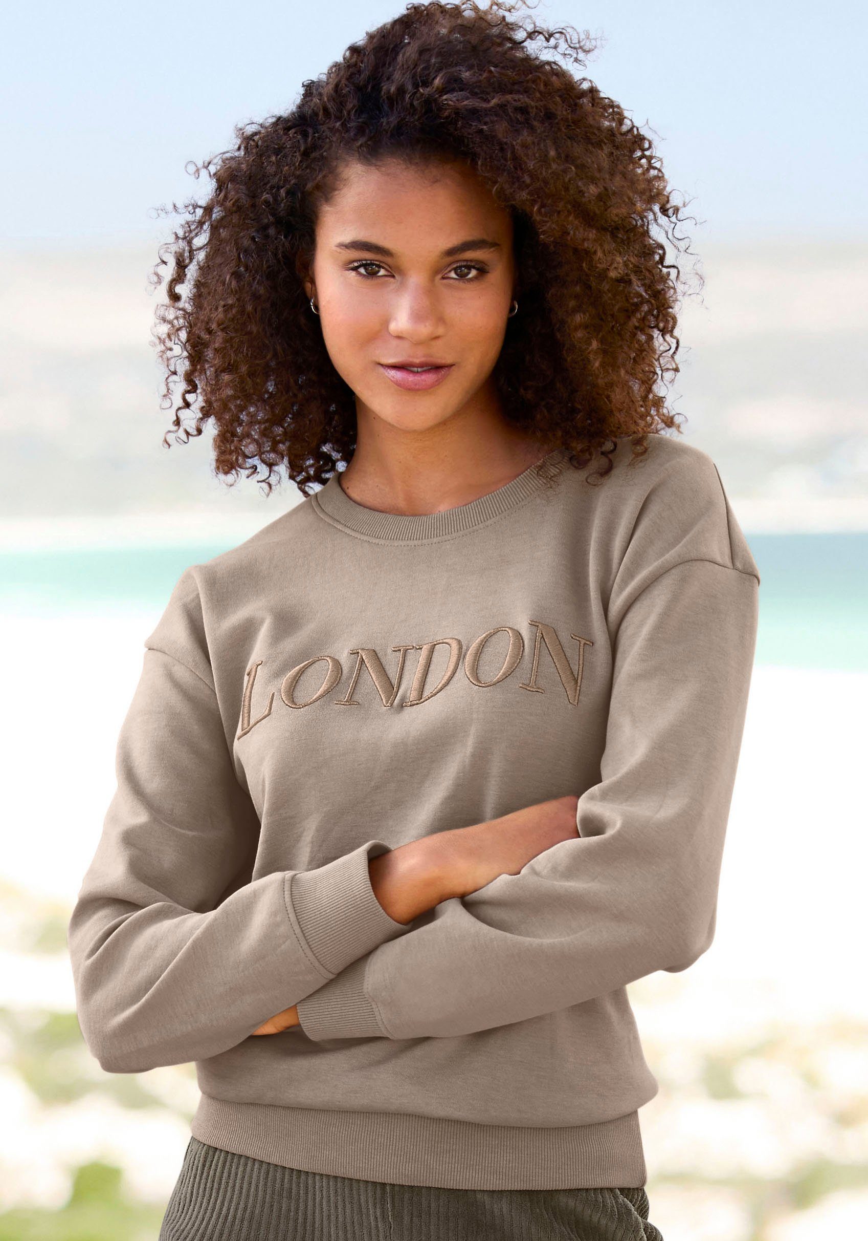 Bench. Loungewear Sweatshirt -Loungeshirt met london borduursel loungewear