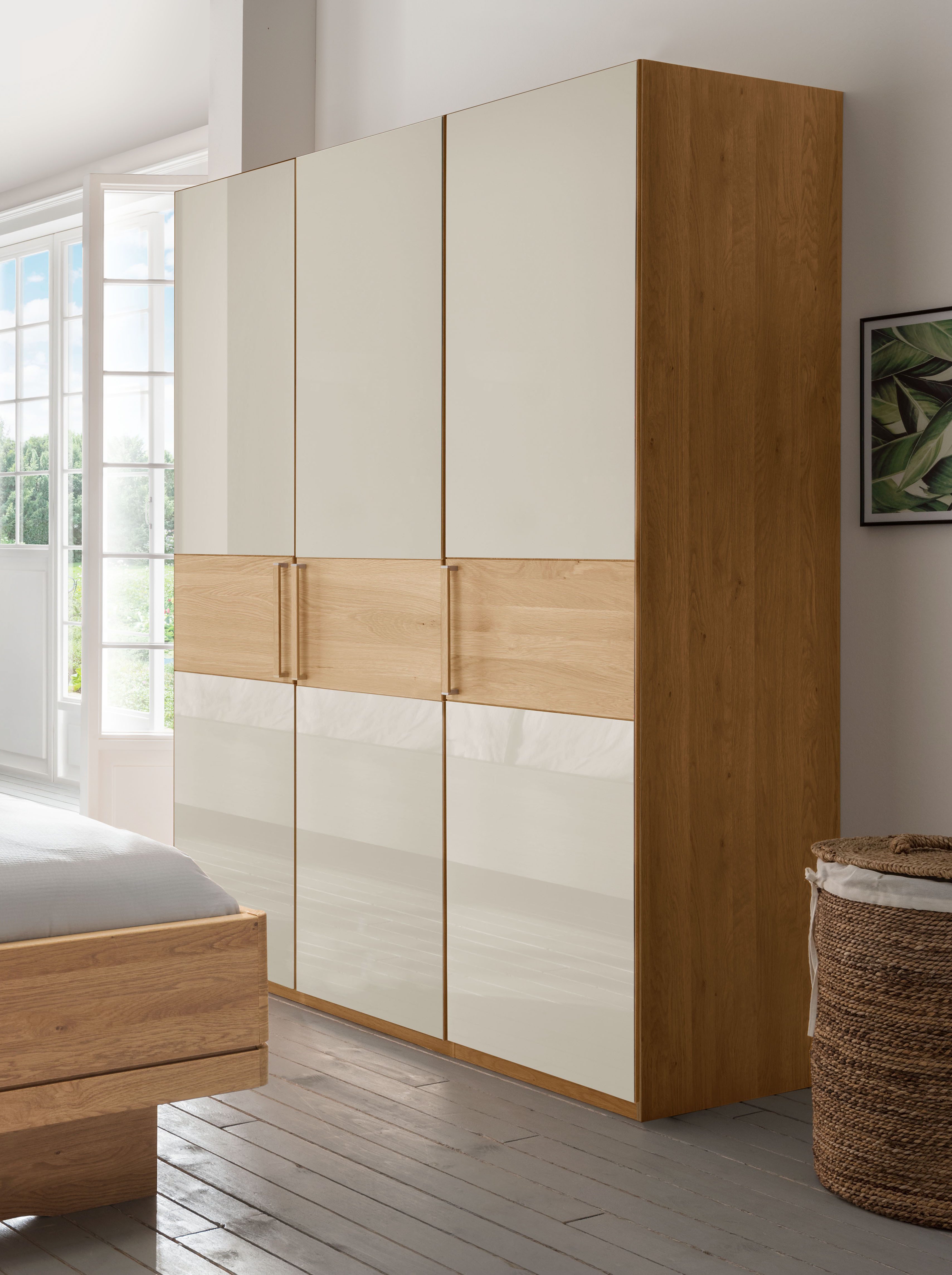 WIEMANN Draaideurkast KIRUNA met champagneglas kledingkasten beige