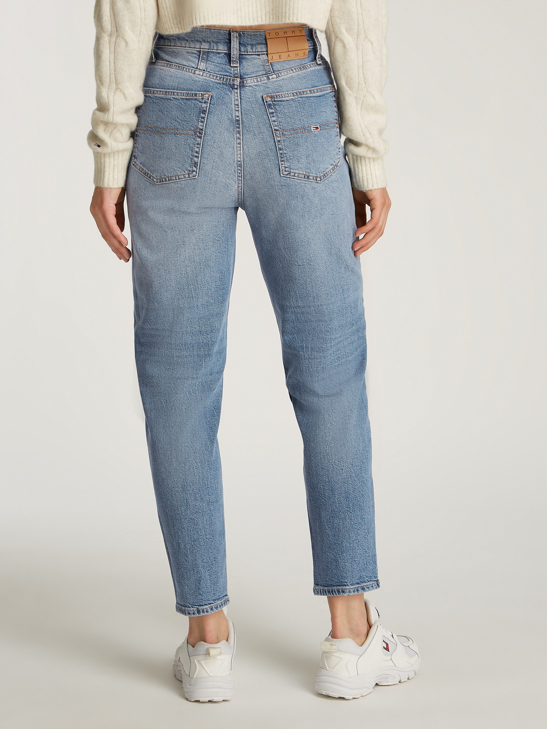 TOMMY JEANS Mom jeans High waist - Mom-Jeans Tapered met logo-borduurwerk, in enkelvrije lengte