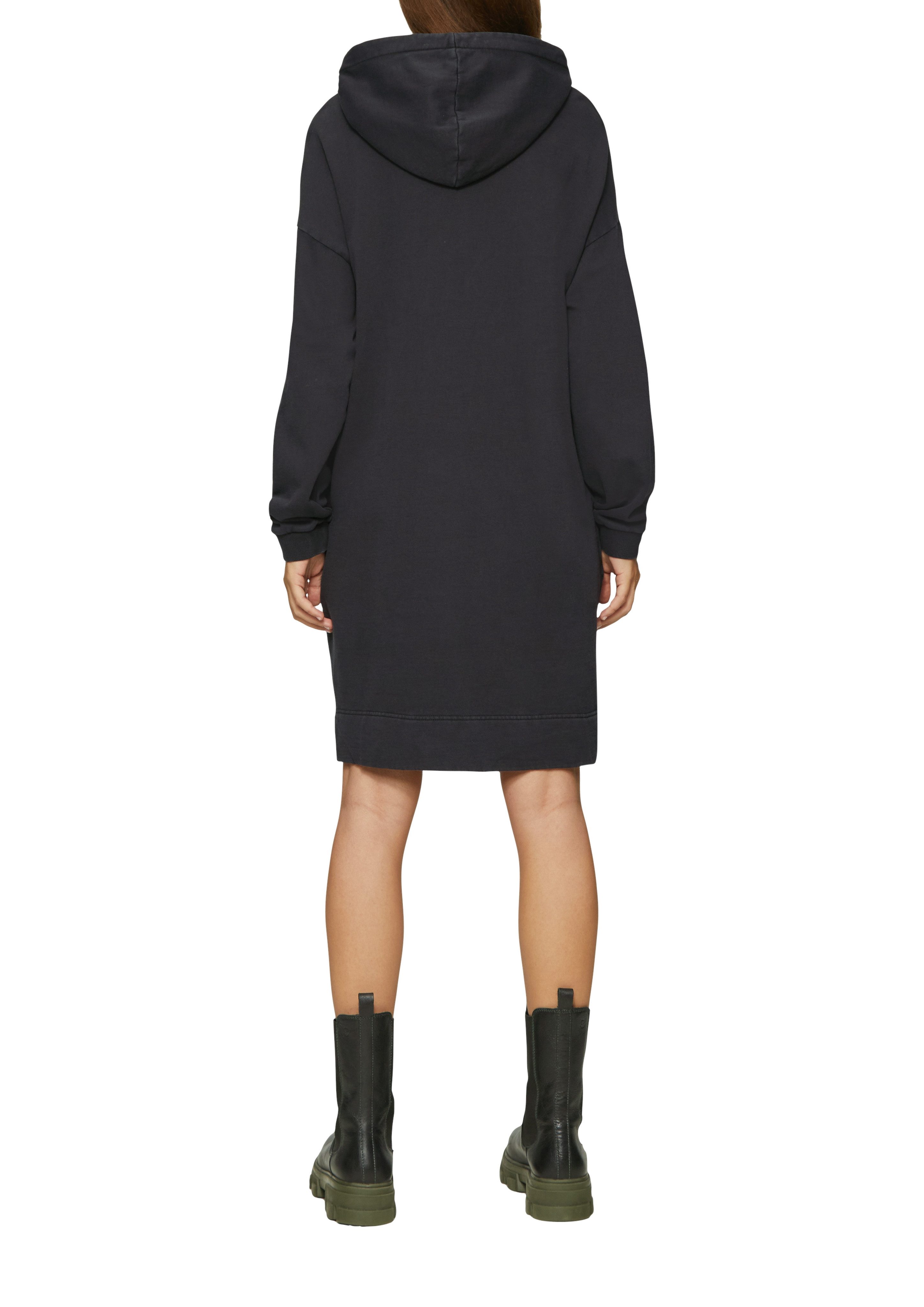 Q S designed by Sweatjurk met een capuchon
