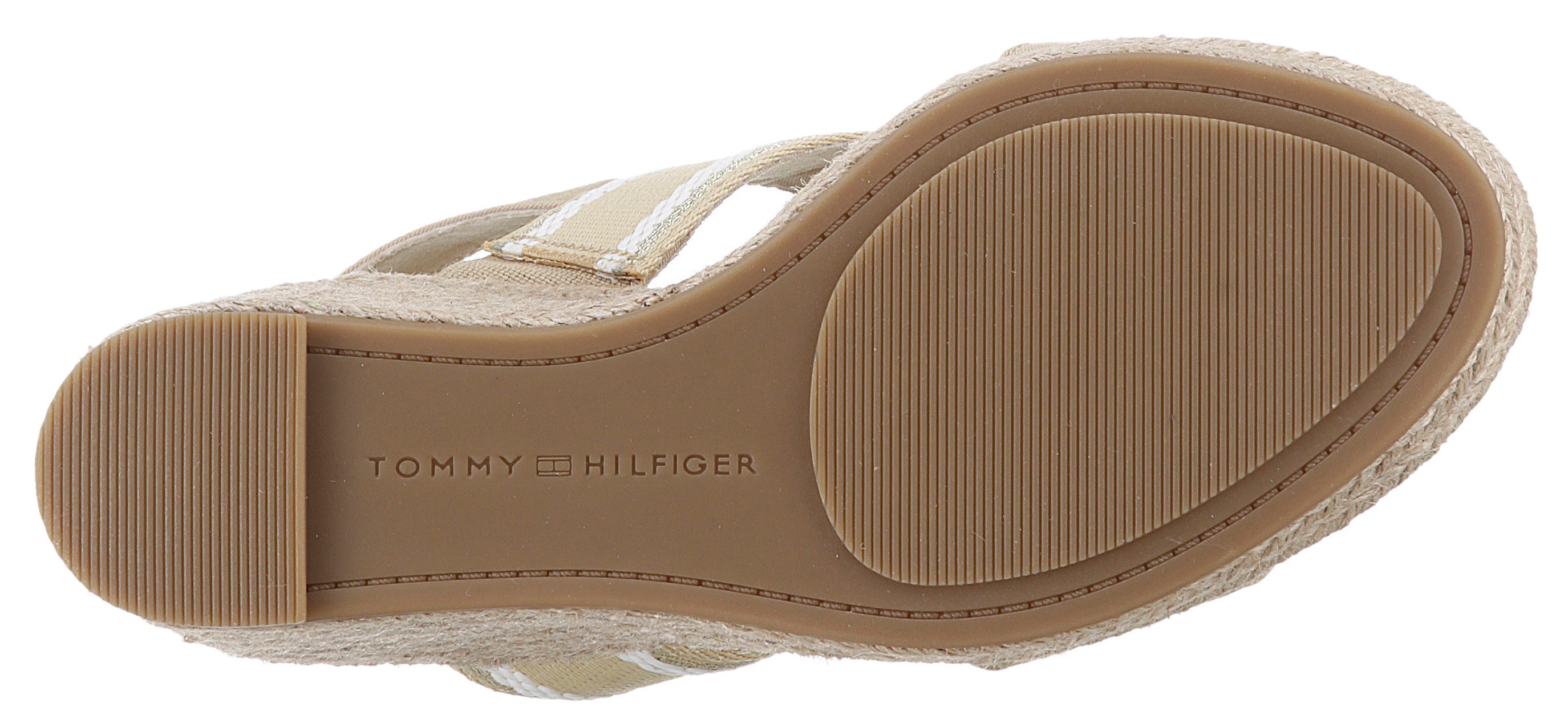 Tommy Hilfiger Sleehaksandaaltjes WEBBING HIGH WEDGE SANDAL , zomerschoen, sandaal, sleehak, met zij th-label