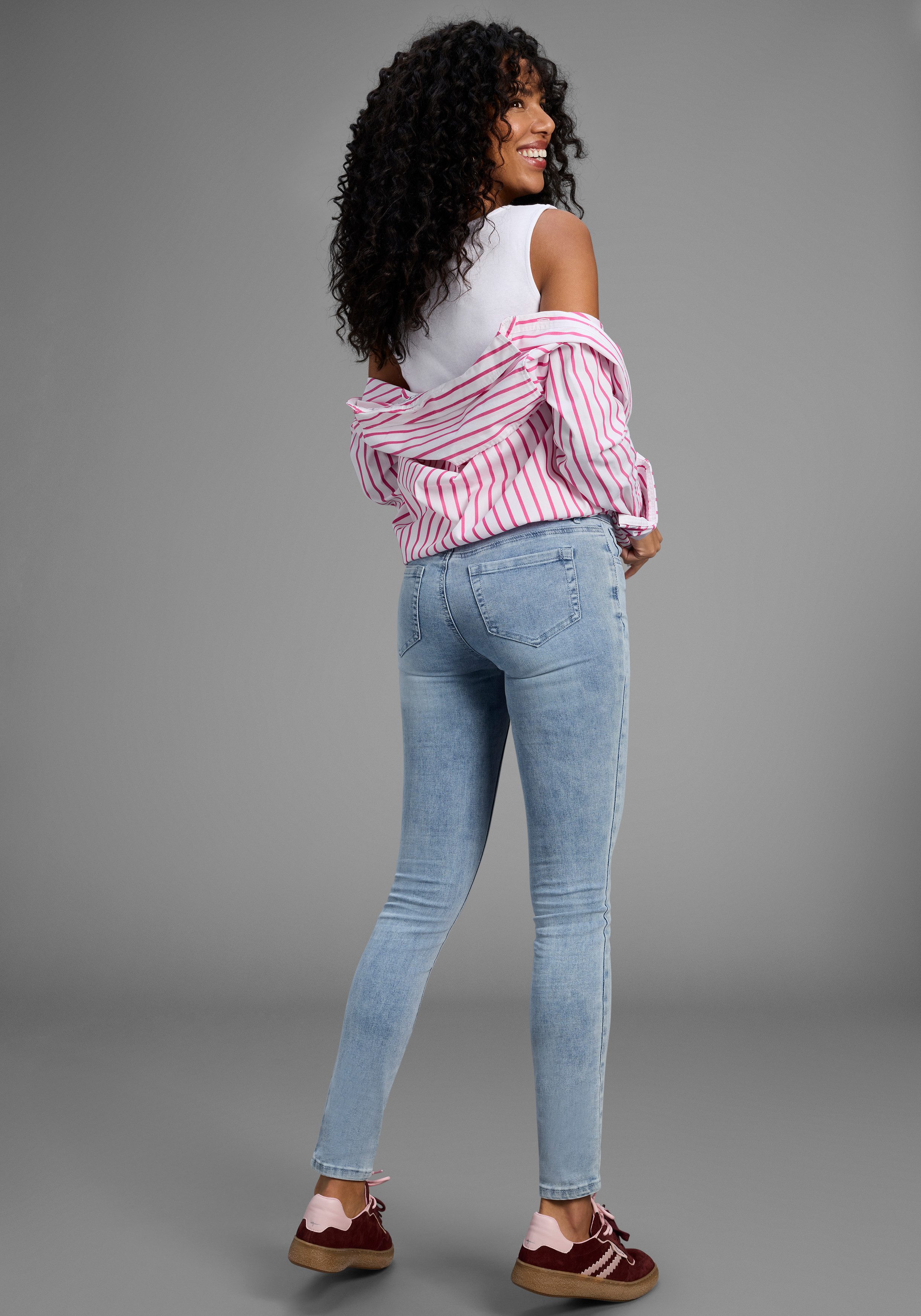 Arizona Skinny fit jeans Ultra Stretch extra-strakke been verloop, normale taille, met steekzakken