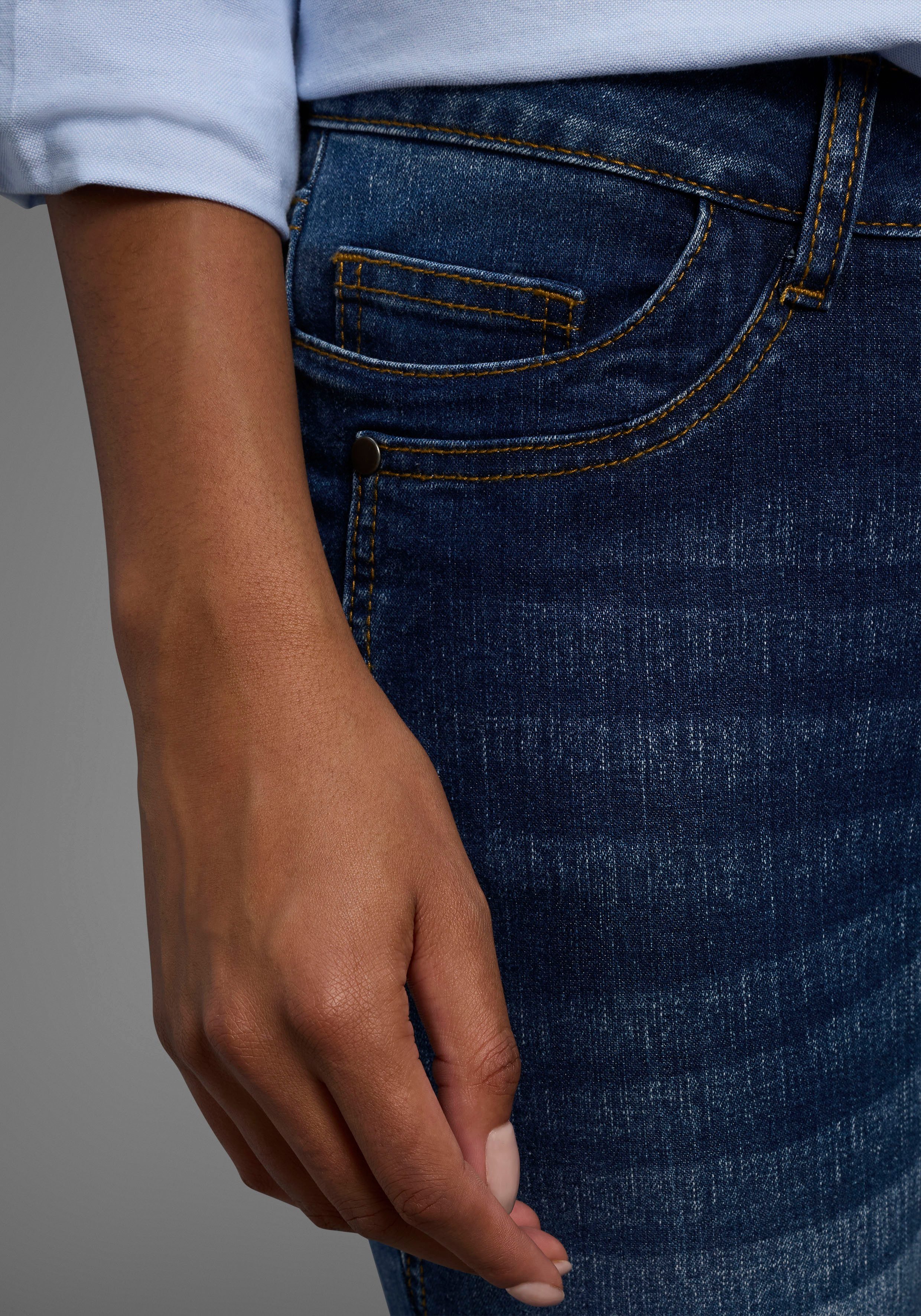 Arizona 7/8 jeans Met geren extra-strakke snit, used-look-wassing, lage taille