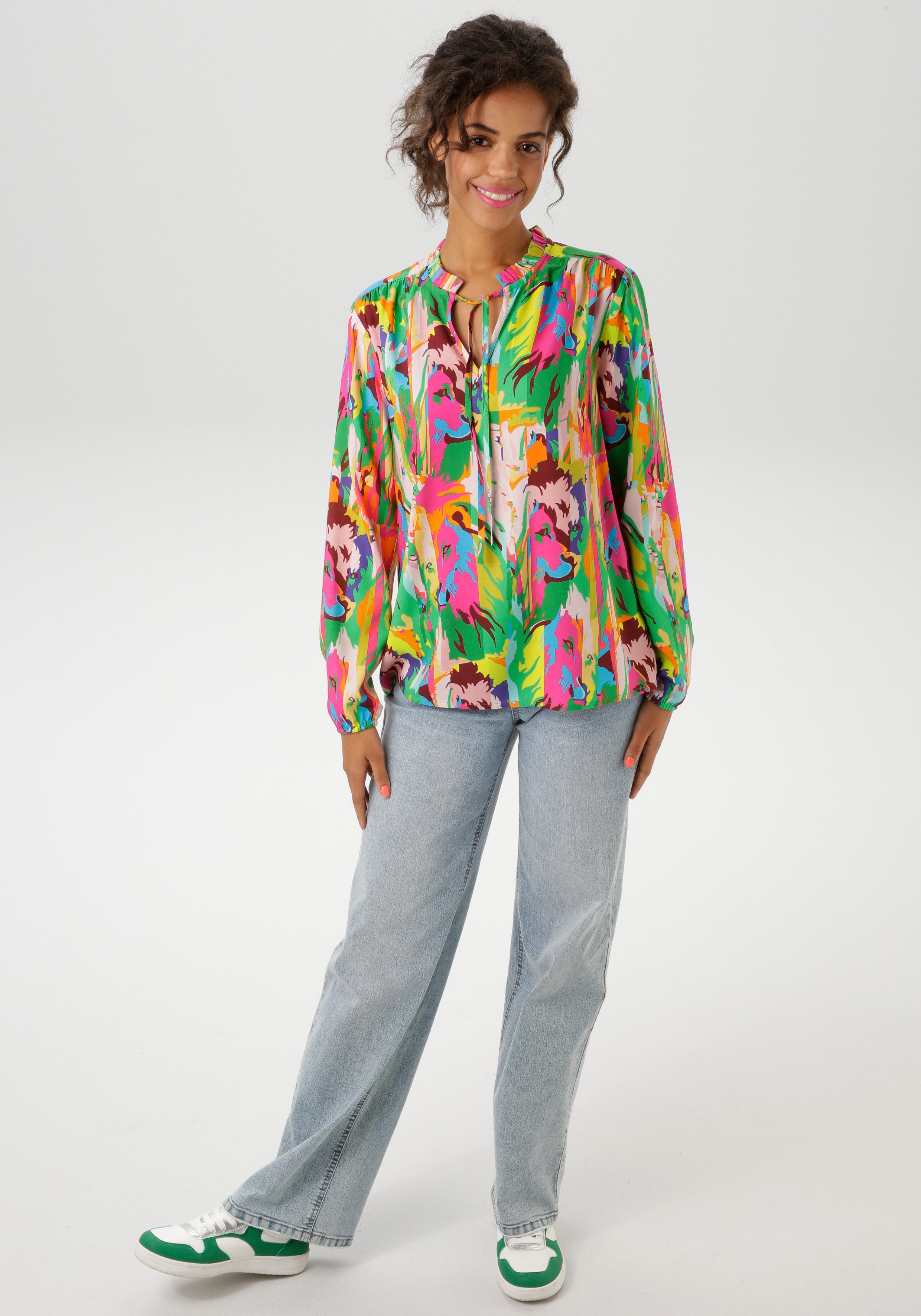 Aniston CASUAL Blouse zonder sluiting met leeuwenkoppen in kleurrijke jungleprint - nieuwe collectie