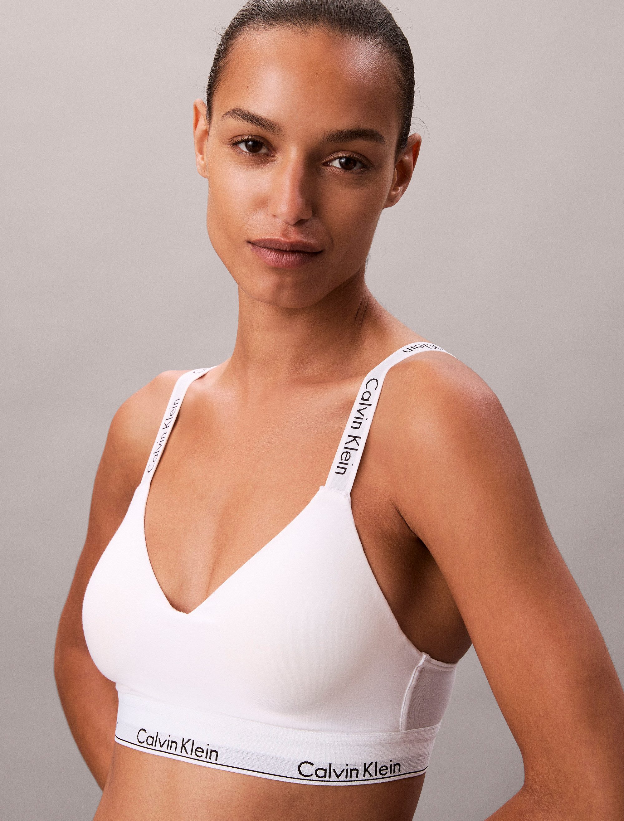 Calvin Klein Bralette LGHTLY LINED BRALETTE met een logo-opschrift