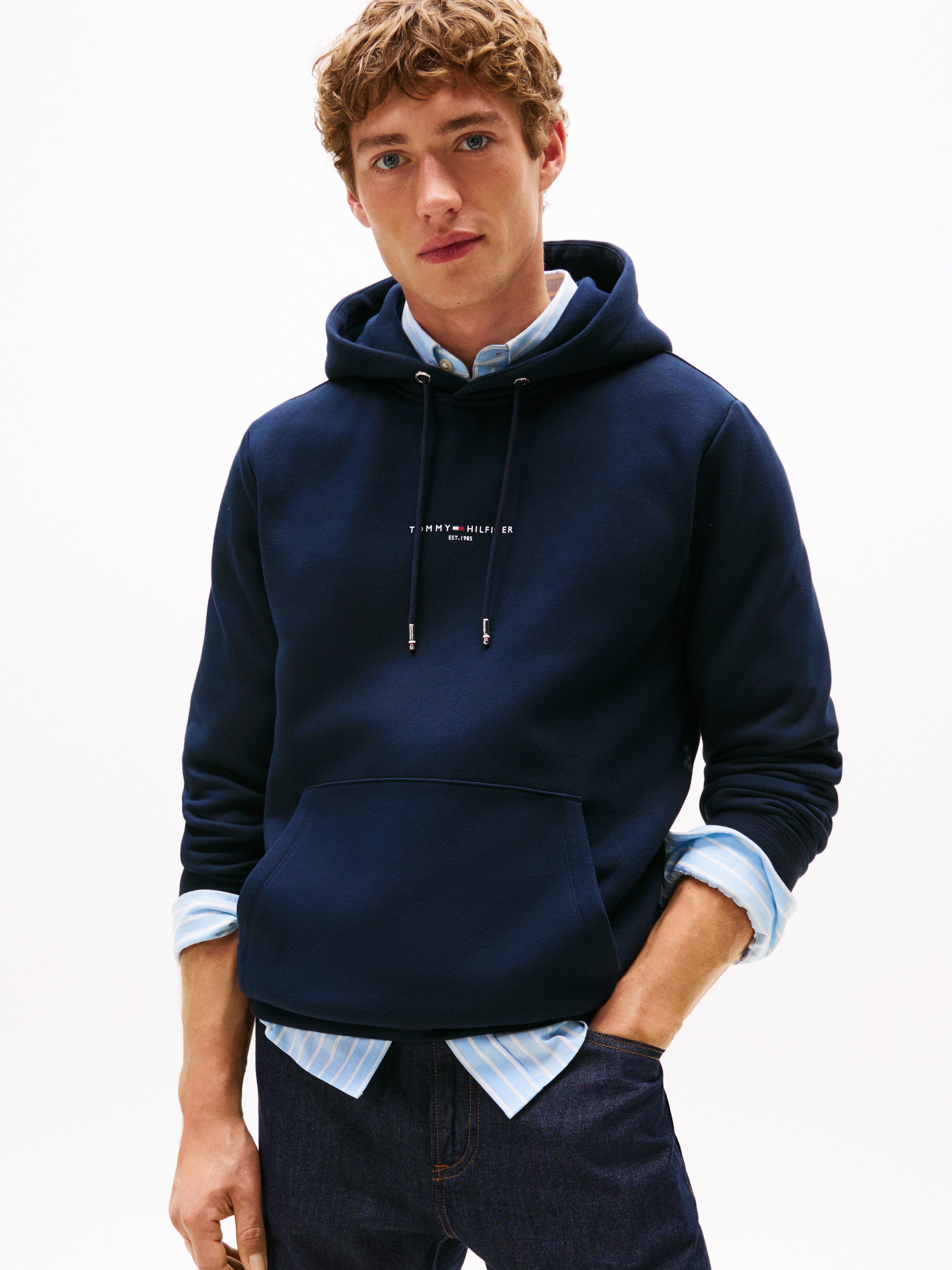 Tommy Hilfiger Hoodie TOMMY LOGO TIPPED HOODY Tommy-Tape binnen aan de halsopening, Vlag-Stiksel op de Mouw