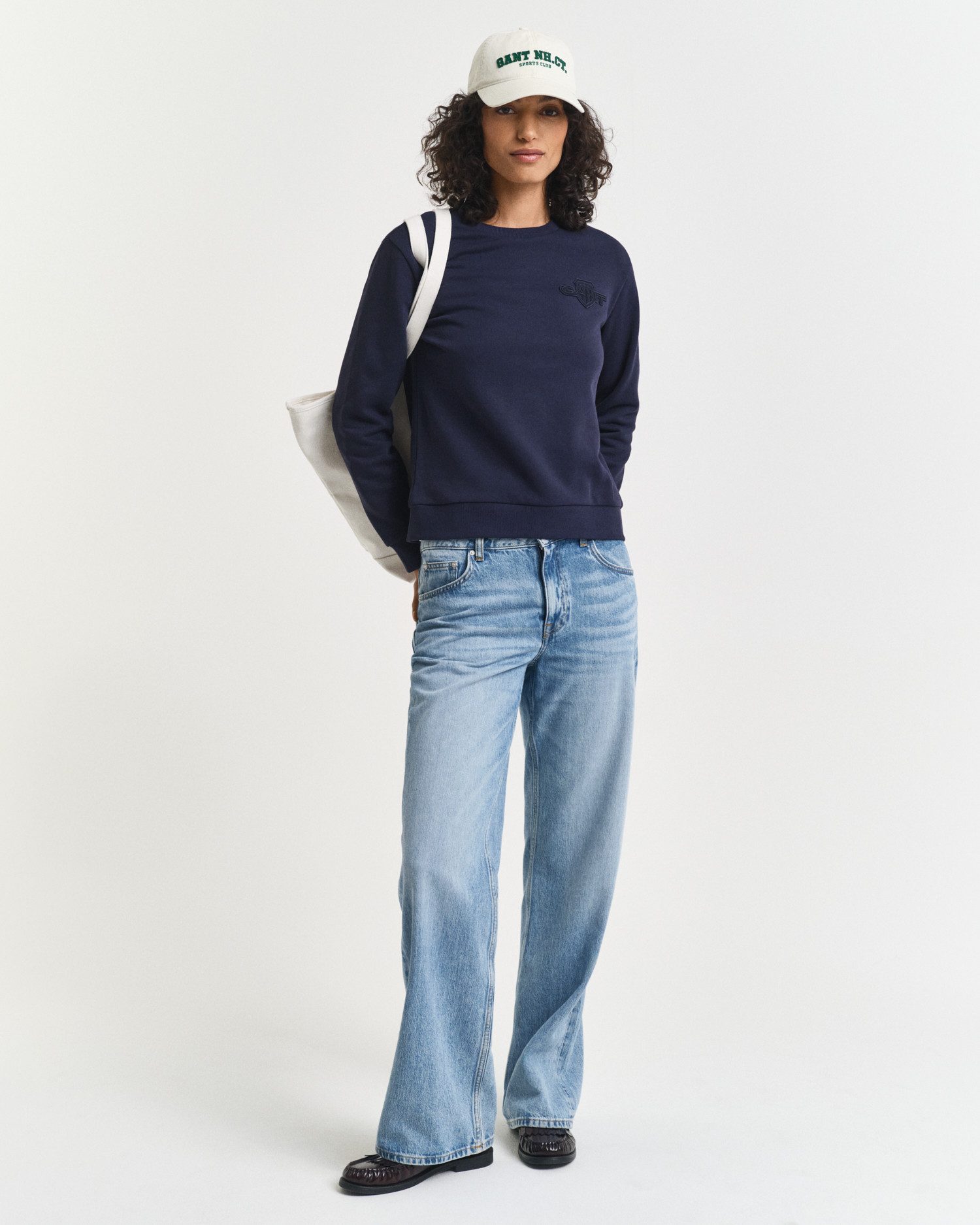 Gant Sweatshirt REG TONAL SHIELD C-NECK SWEAT Ton sur ton borduurwerk, ronde hals