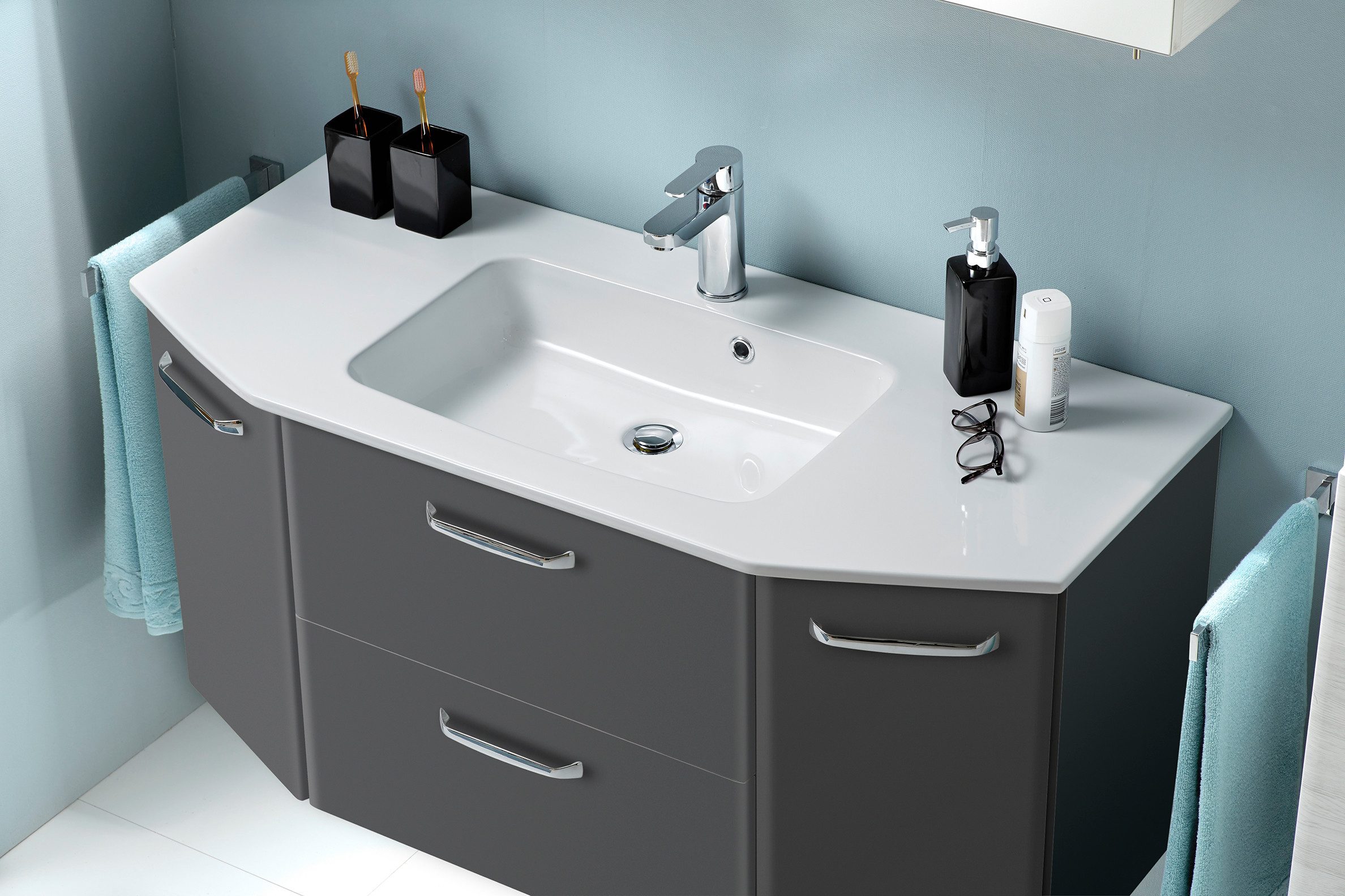 Saphir Badmeubelset Quickset 327 2-delig, wastafelmeubel en led-spiegelkast Antraciet hoogglans, incl. deurdemper, 5 deuren, 1 flap, 1 lade (set, 2 stuks)