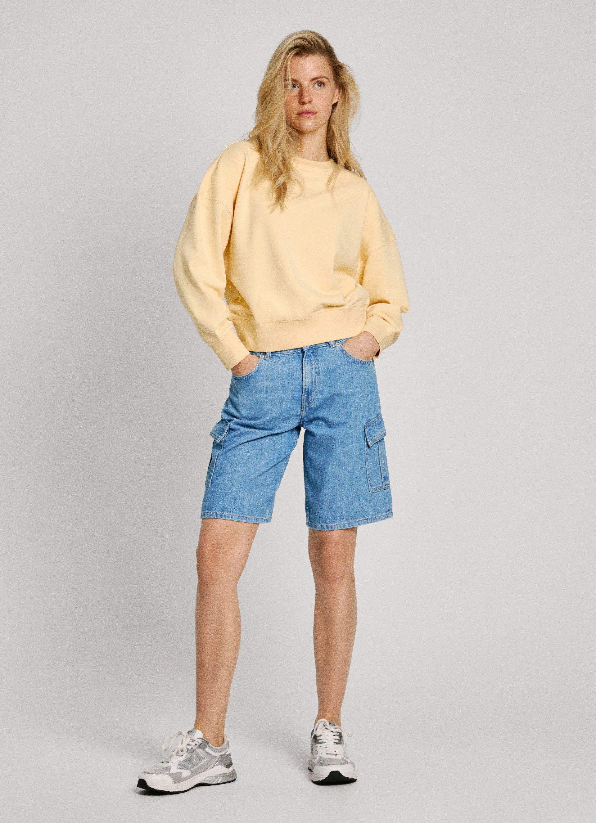 Pepe Jeans Sweatshirt Evelyn met kleine ton-sur-ton logo-borduursel